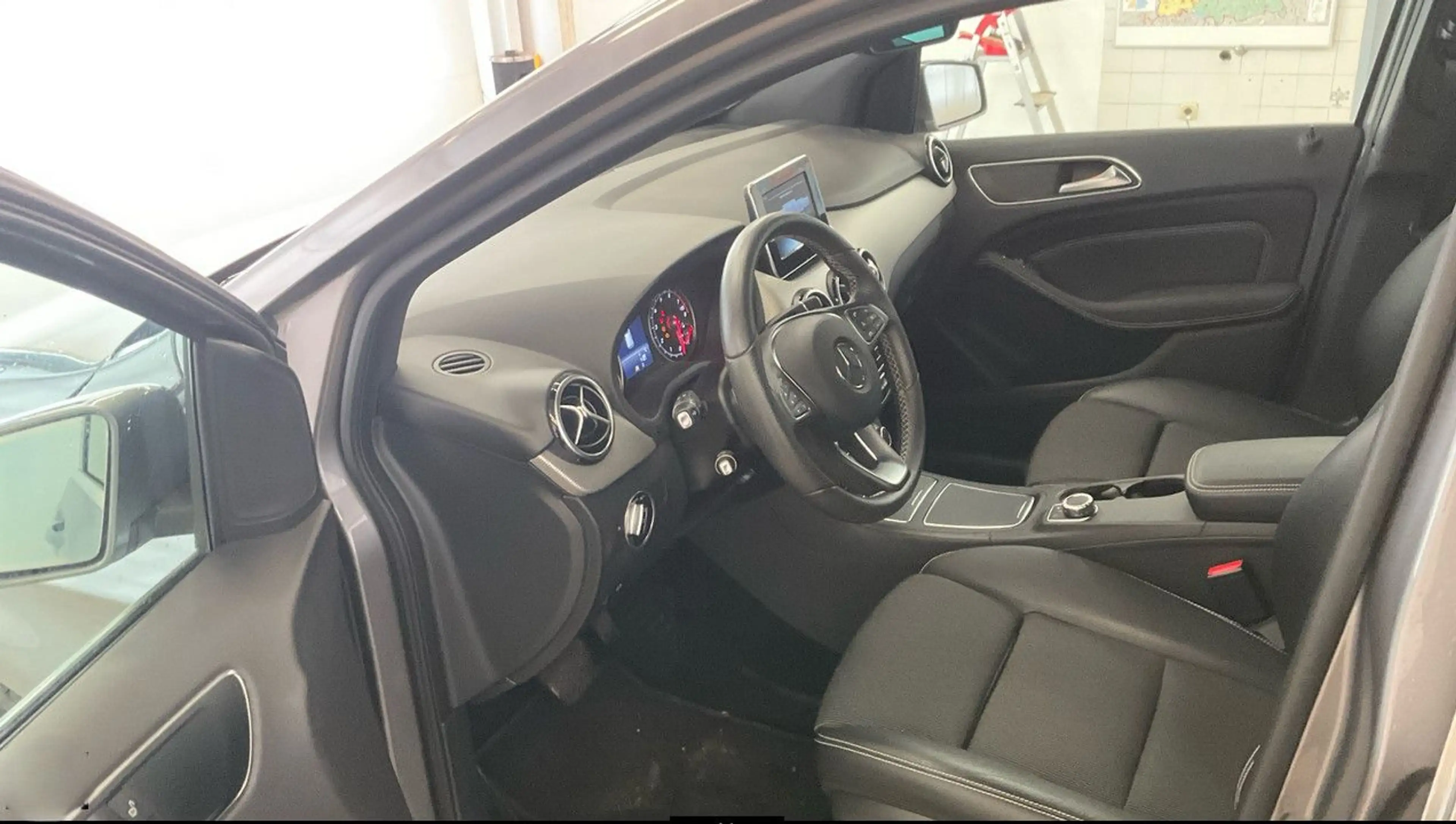 Mercedes-Benz B 180 Urban, Autom., Sitzh., Navi, Parkh.! — photo 5