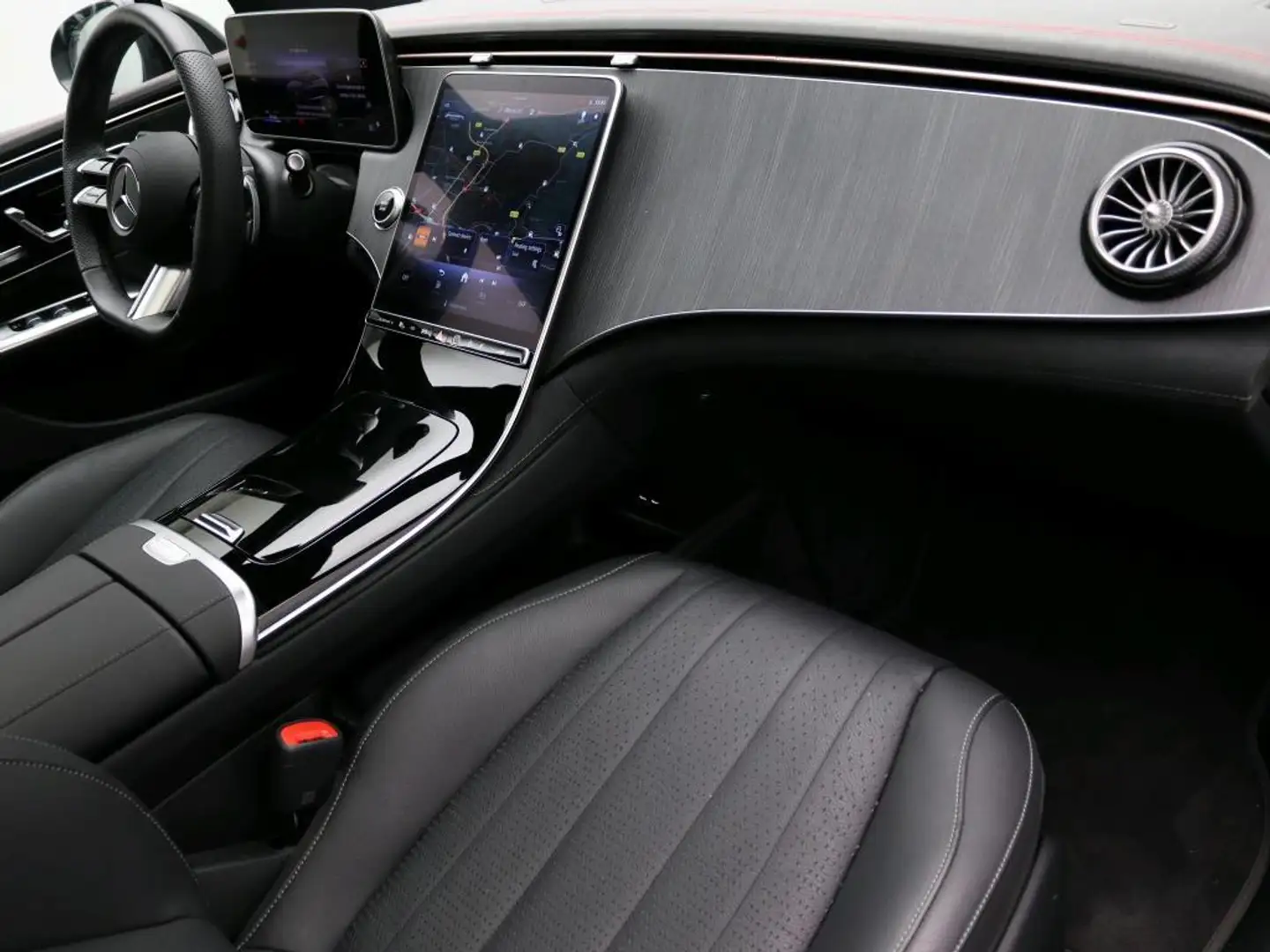 Mercedes-Benz EQE 300 Business Solution AMG 90 kWh Luchtvering, Panorama Grijs - 2