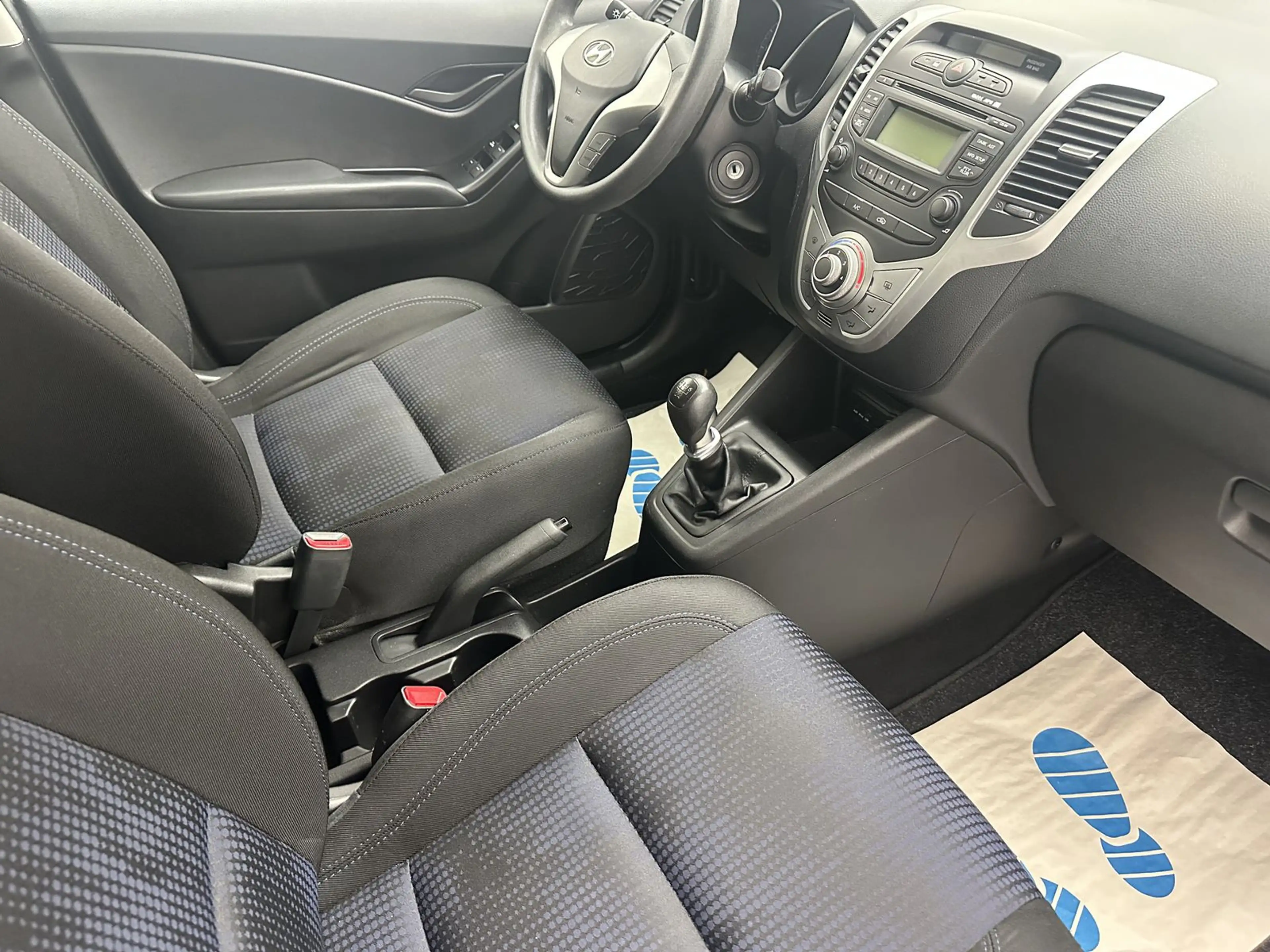 Hyundai iX20 FIFA world Cup Edition "KLIMA-USB-ALU" — photo 11