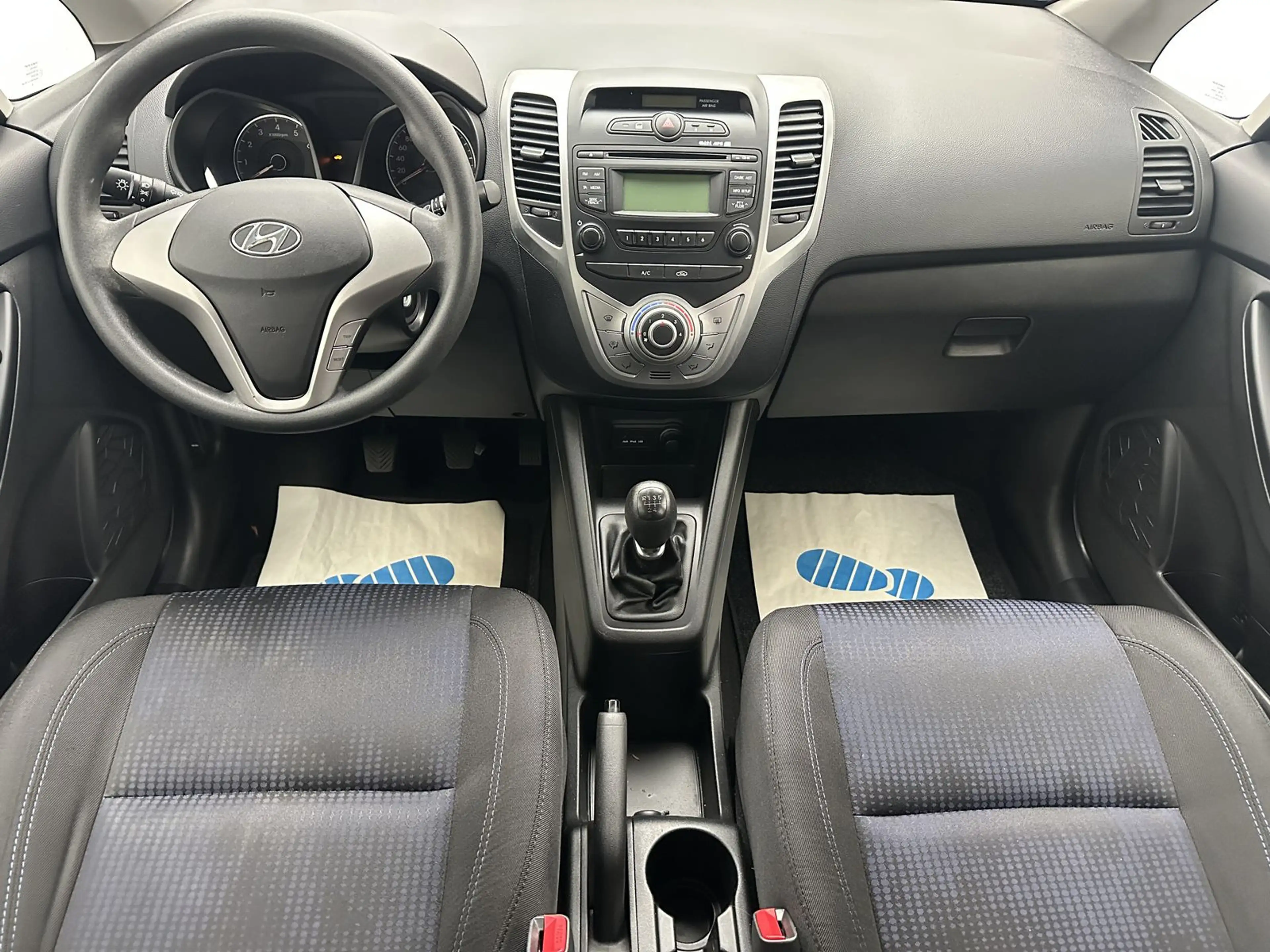Hyundai iX20 FIFA world Cup Edition "KLIMA-USB-ALU" — photo 12