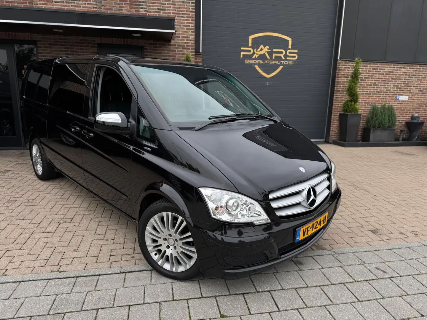 Mercedes-Benz Viano 3.0 CDI V6 Ambiente Edition DC Extra Lang Automaat - 2