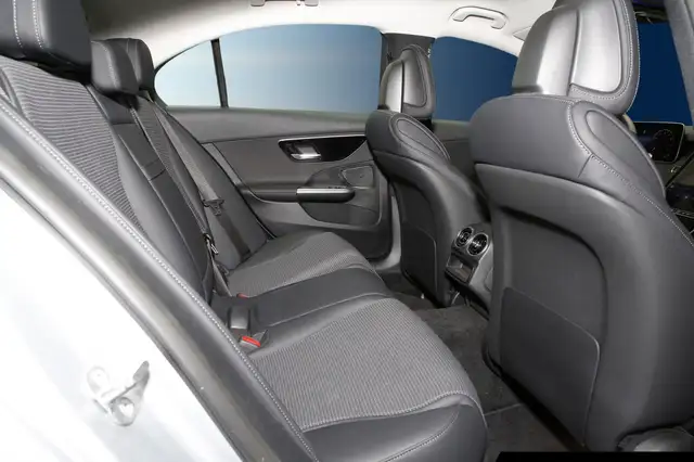 Mercedes-Benz C-Class view 9
