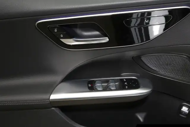 Mercedes-Benz C-Class view 14