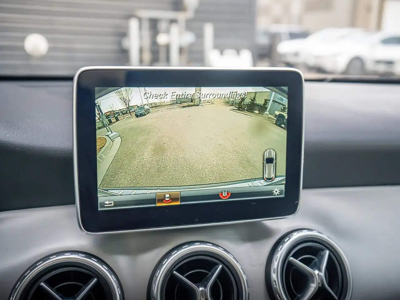 Mercedes-Benz GLA снимка Mercedes-Benz GLA