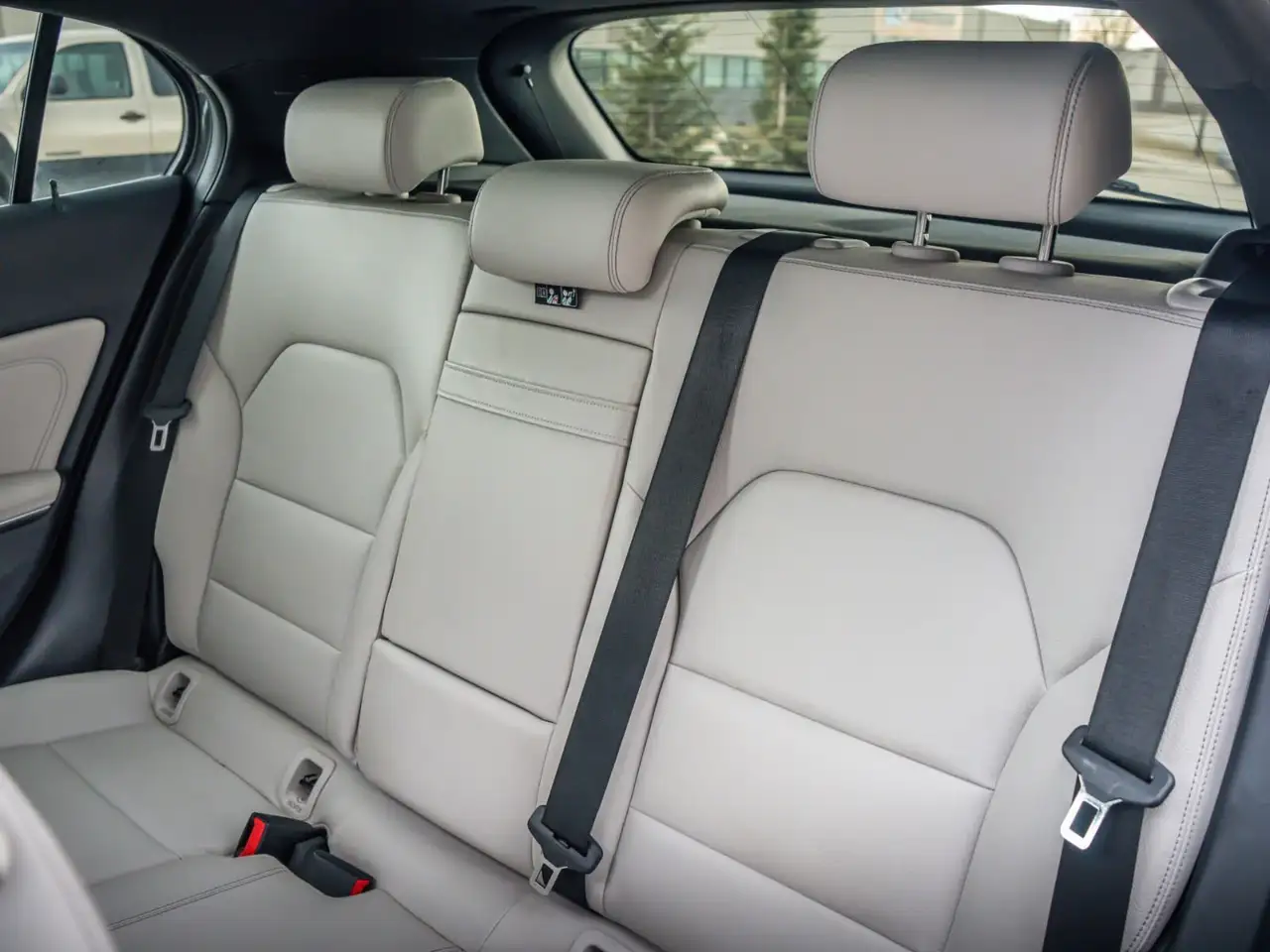 Mercedes-Benz GLA снимка Mercedes-Benz GLA
