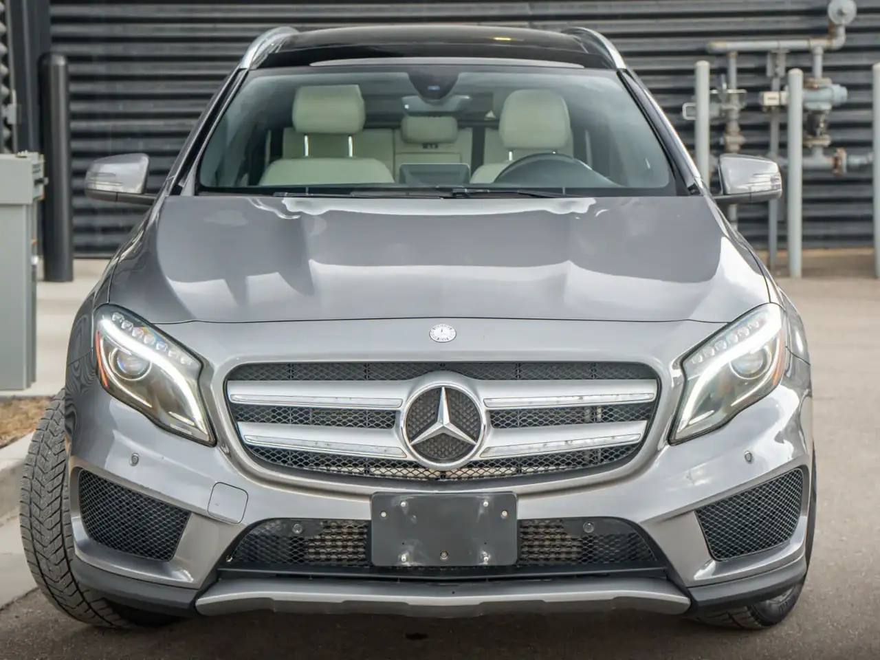 Mercedes-Benz GLA снимка Mercedes-Benz GLA