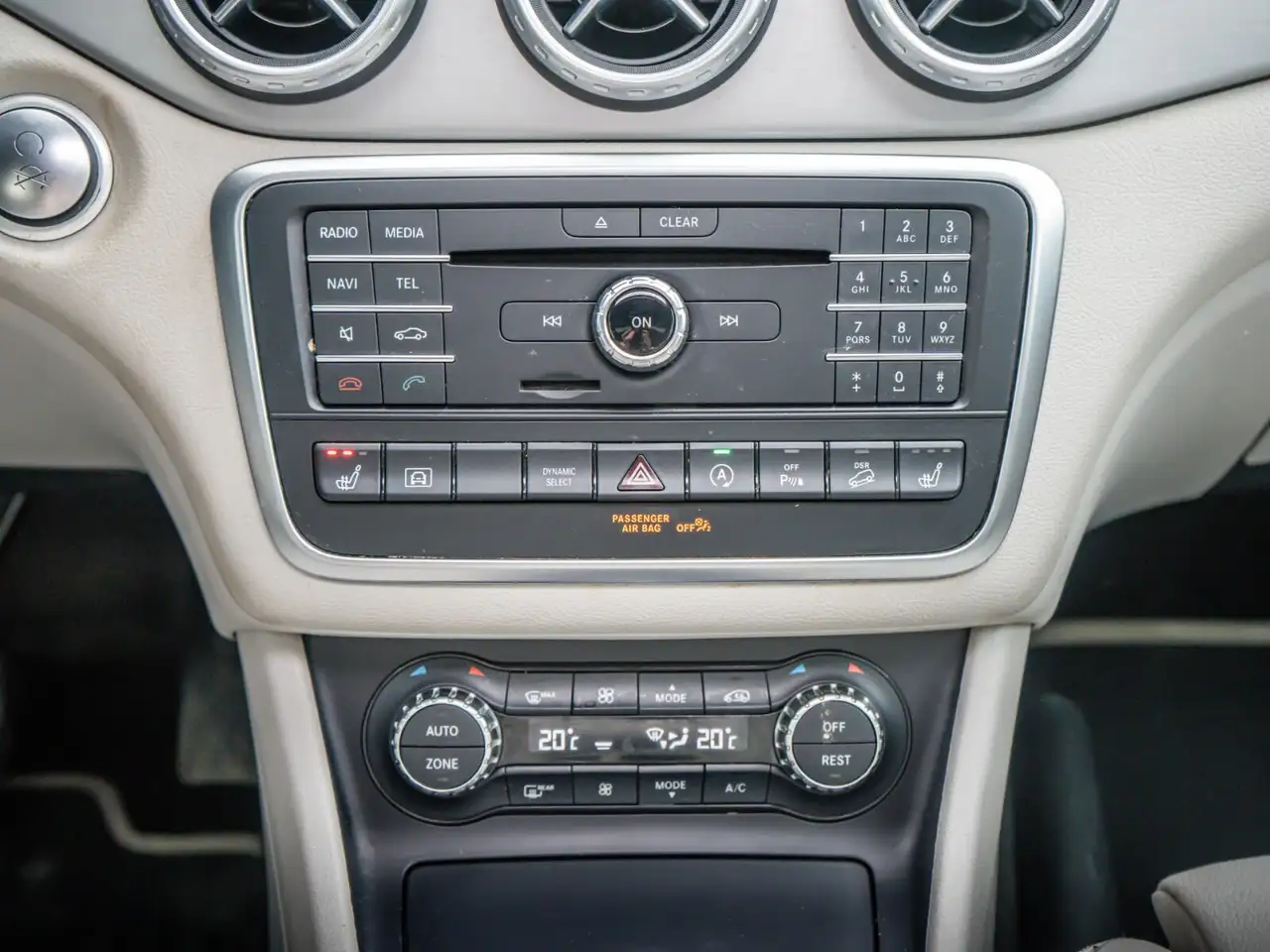 Mercedes-Benz GLA снимка Mercedes-Benz GLA