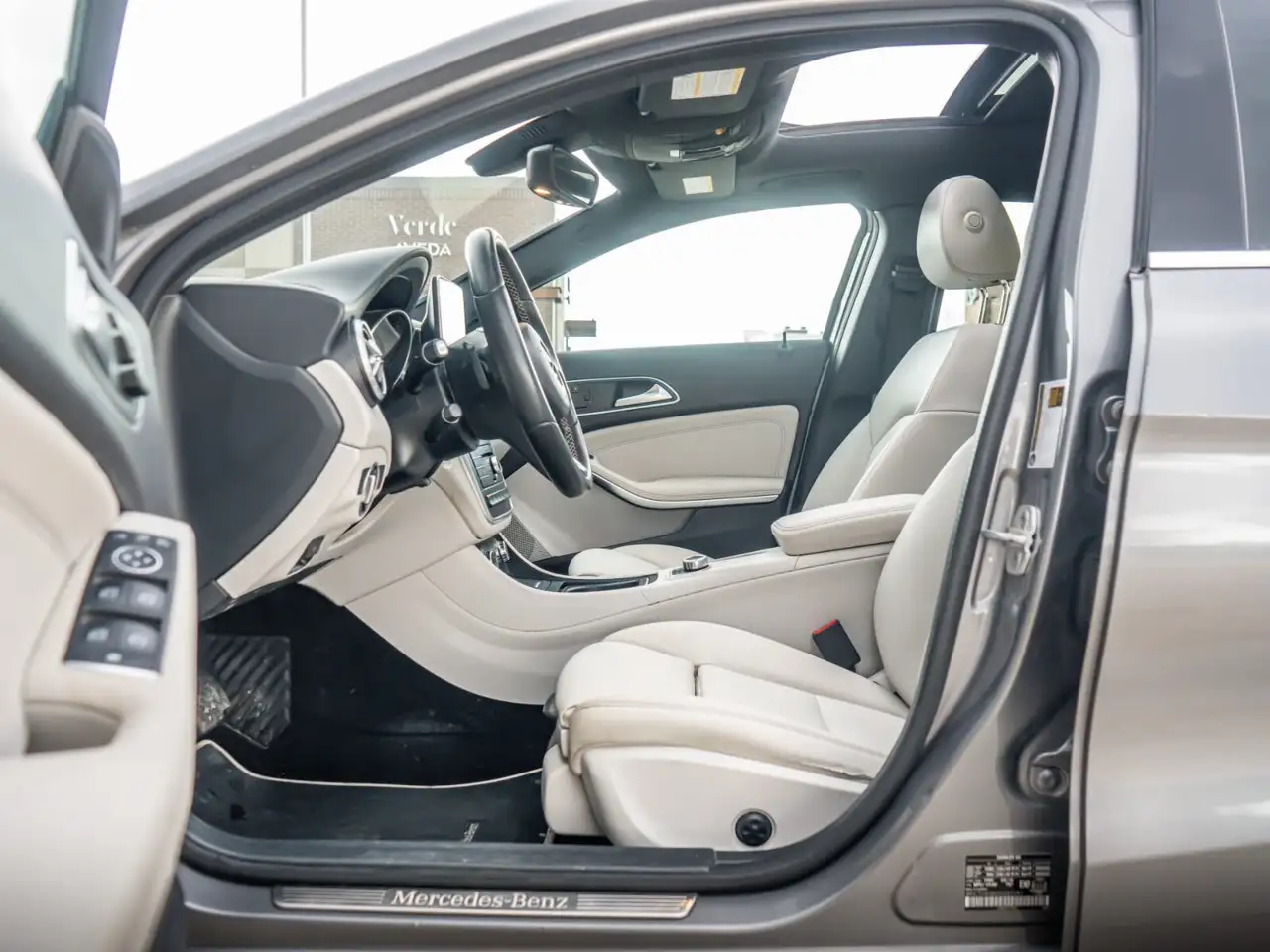 Mercedes-Benz GLA снимка Mercedes-Benz GLA