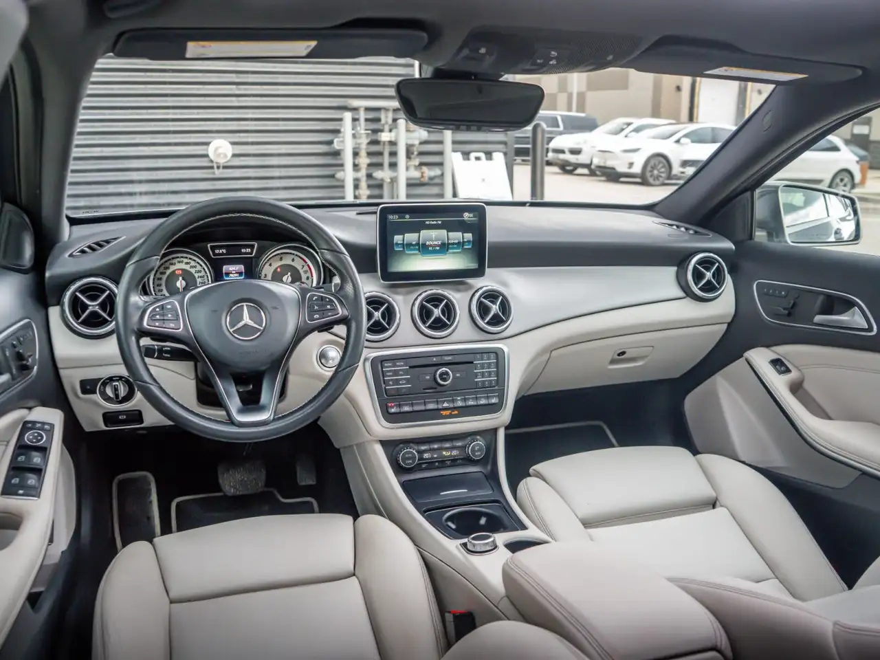 Mercedes-Benz GLA снимка Mercedes-Benz GLA