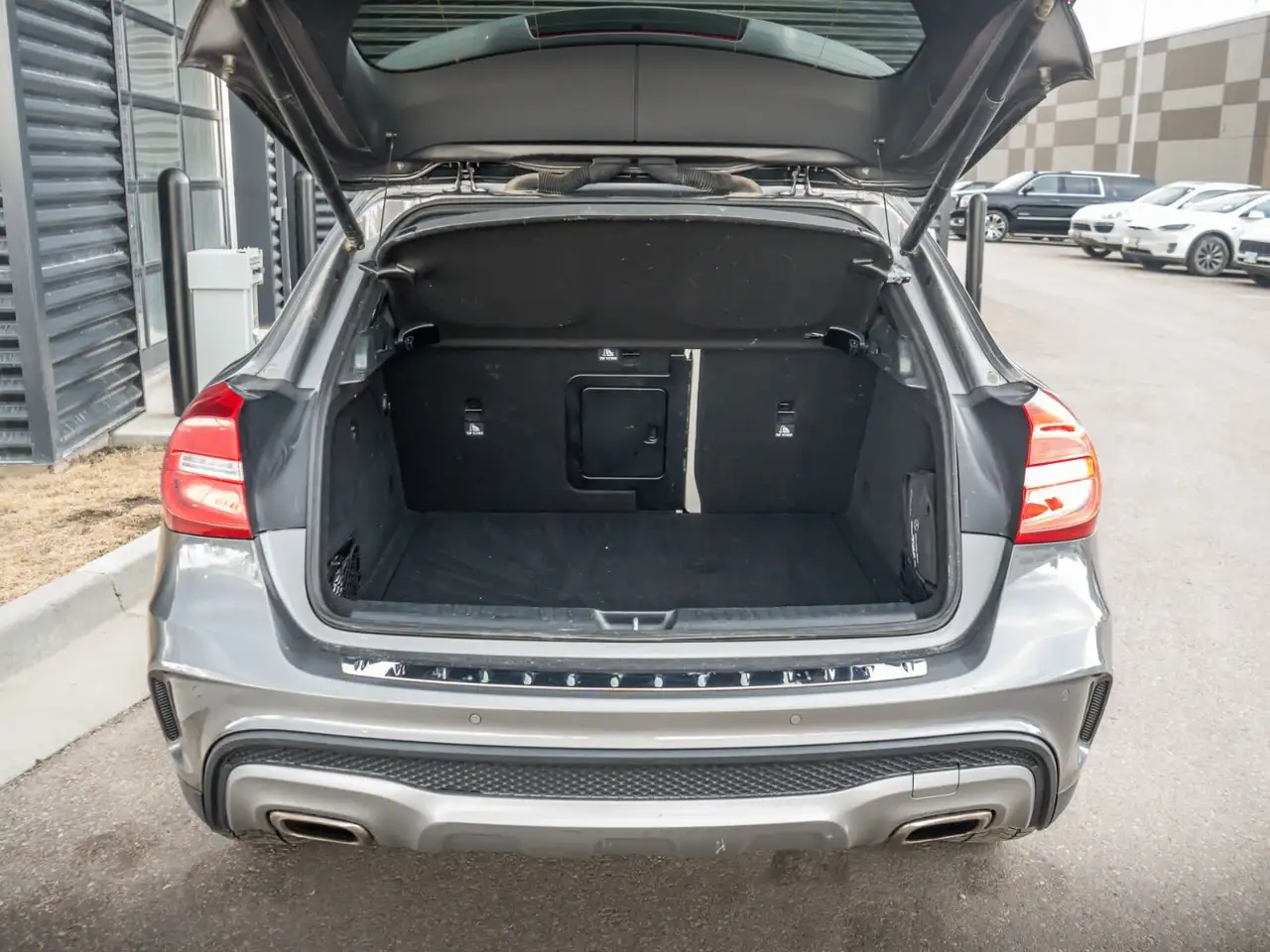Mercedes-Benz GLA снимка Mercedes-Benz GLA