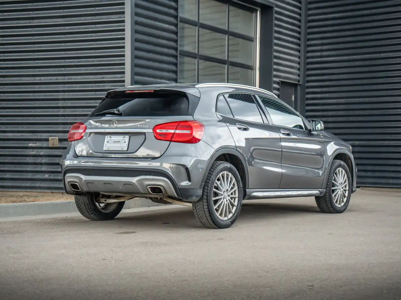 Mercedes-Benz GLA снимка Mercedes-Benz GLA