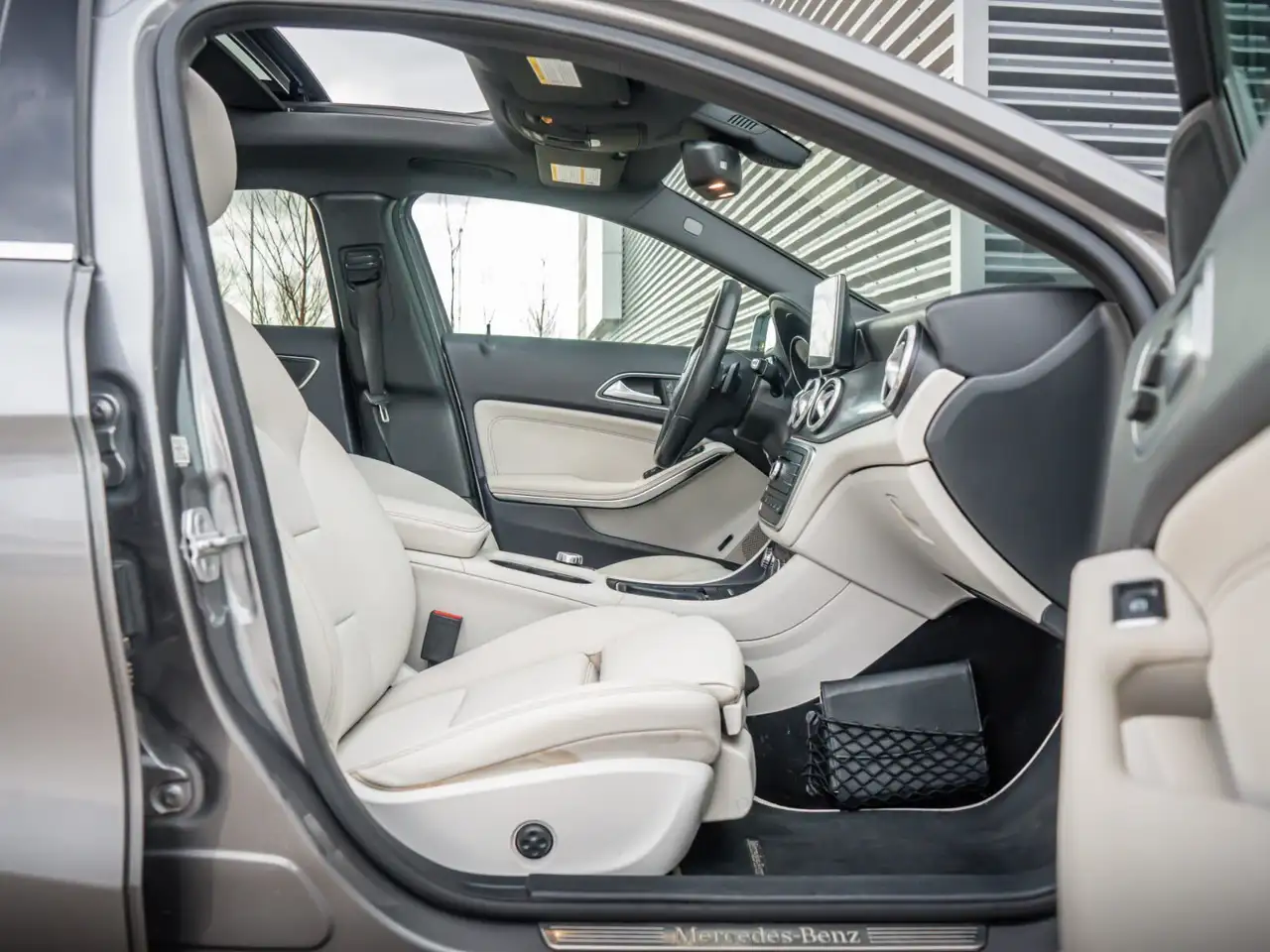 Mercedes-Benz GLA снимка Mercedes-Benz GLA