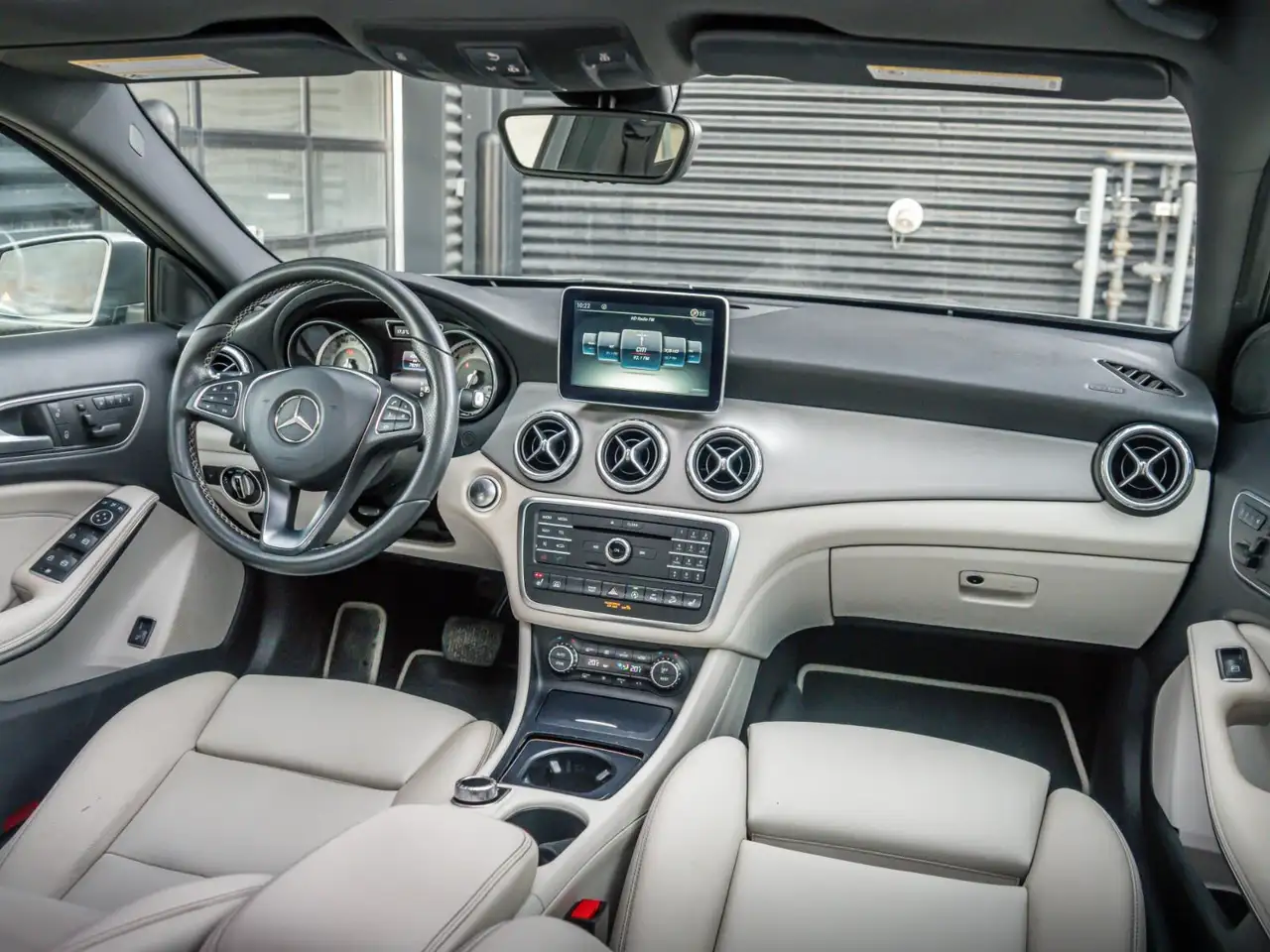 Mercedes-Benz GLA снимка Mercedes-Benz GLA