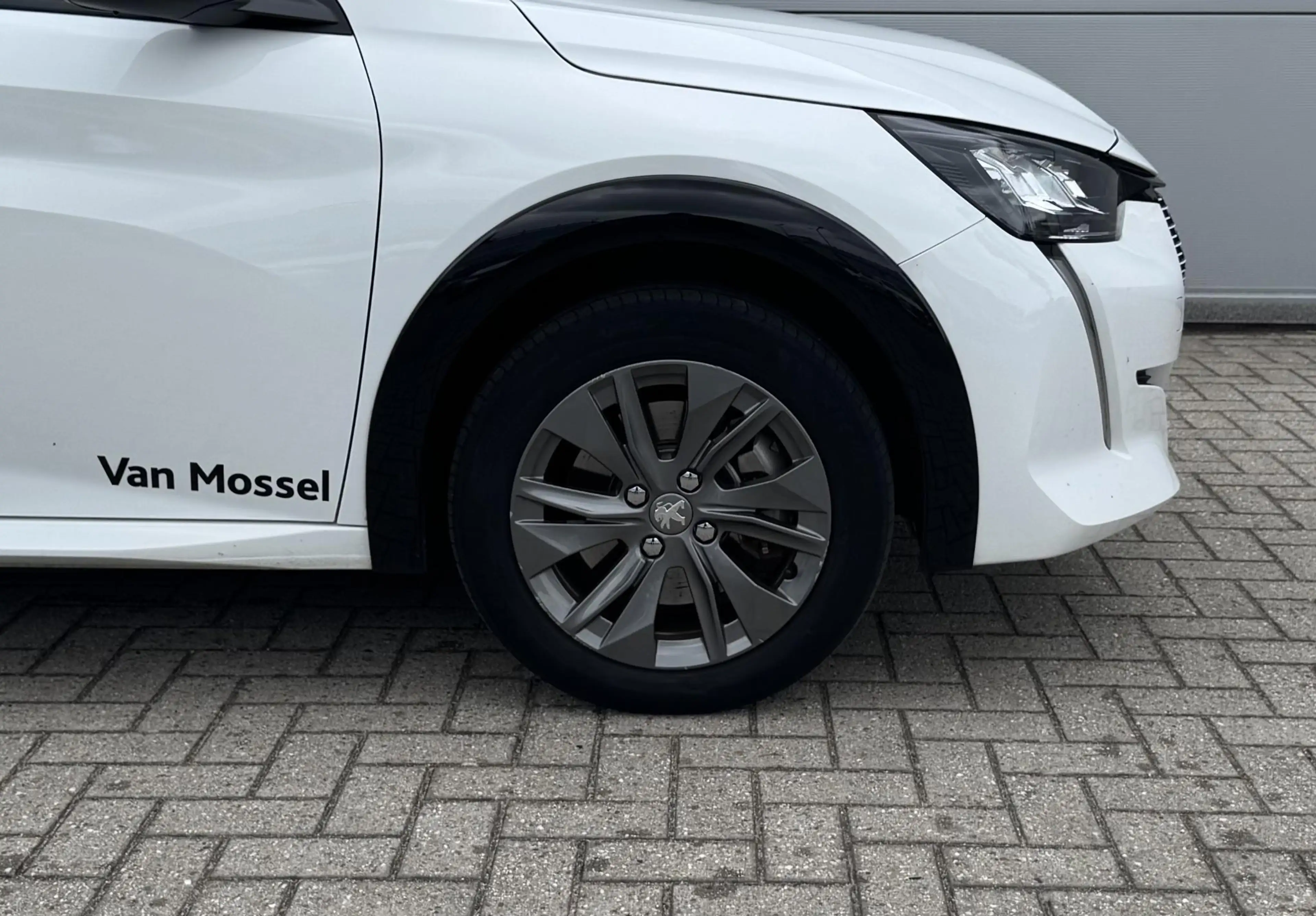 Peugeot e-208 EV Allure 50 kWh | Parkeersensoren | Navigatie | C — photo 9