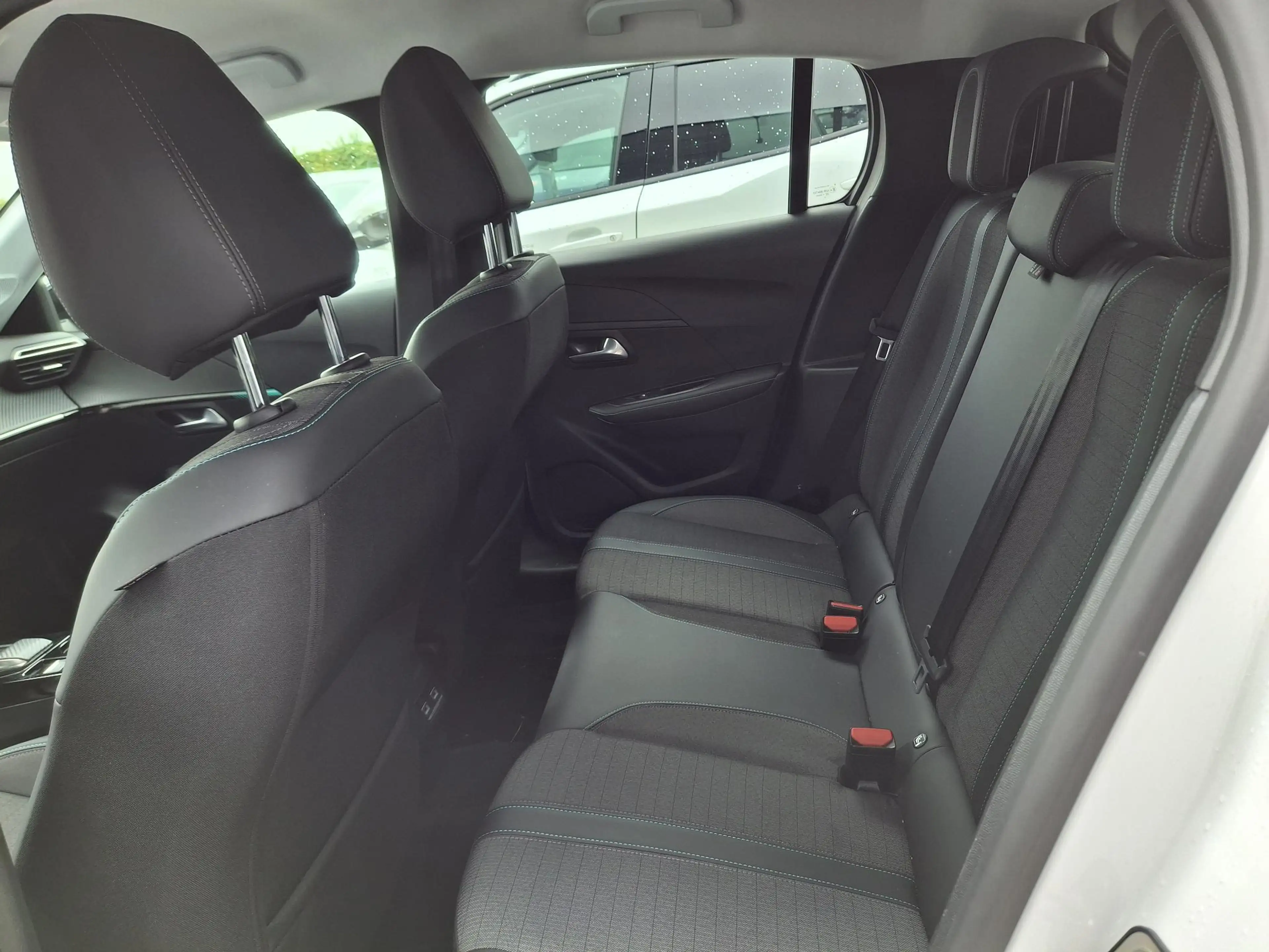 Peugeot e-208 EV Allure 50 kWh | Parkeersensoren | Navigatie | C — photo 11