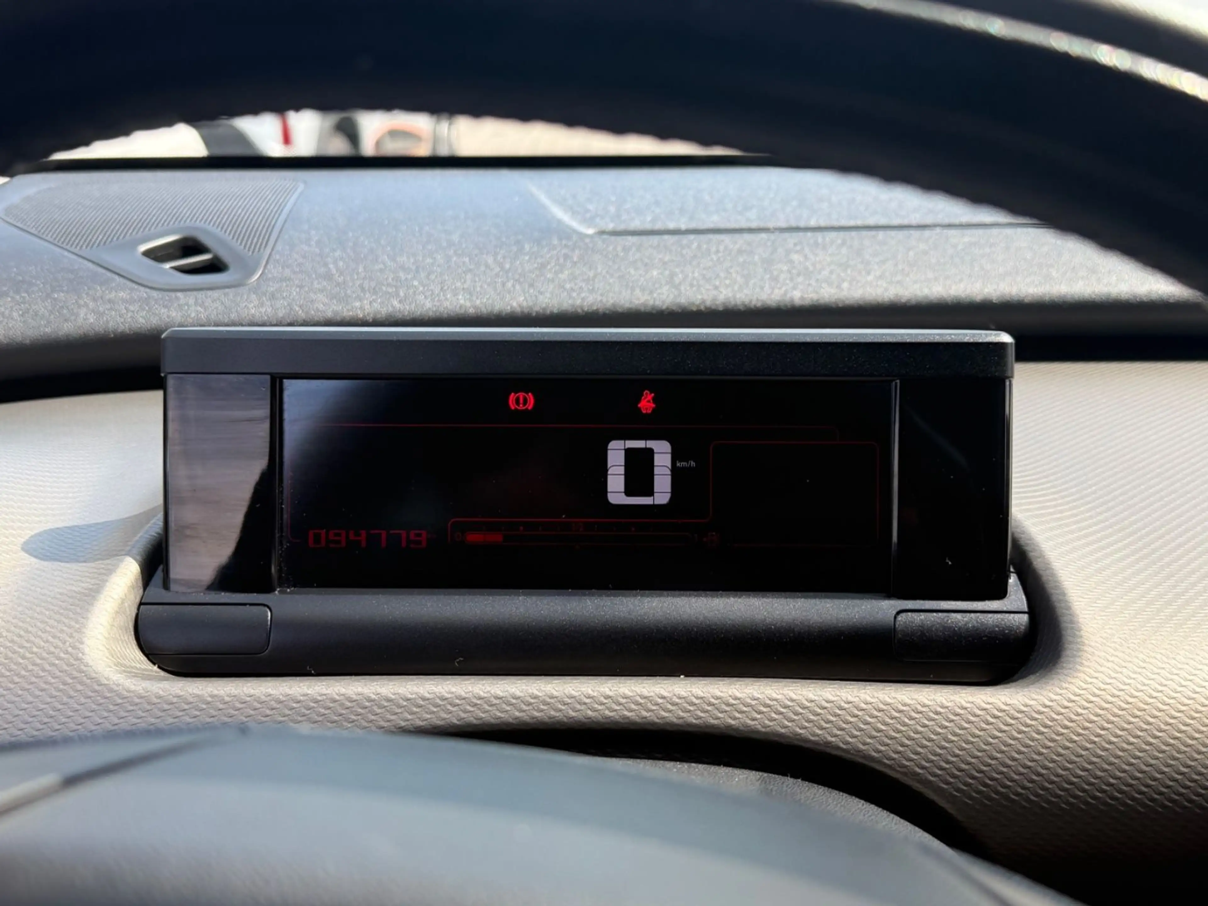 Citroen C4 Cactus Rip Curl Tuv Neu Start/Stopp-Automatik — photo 9