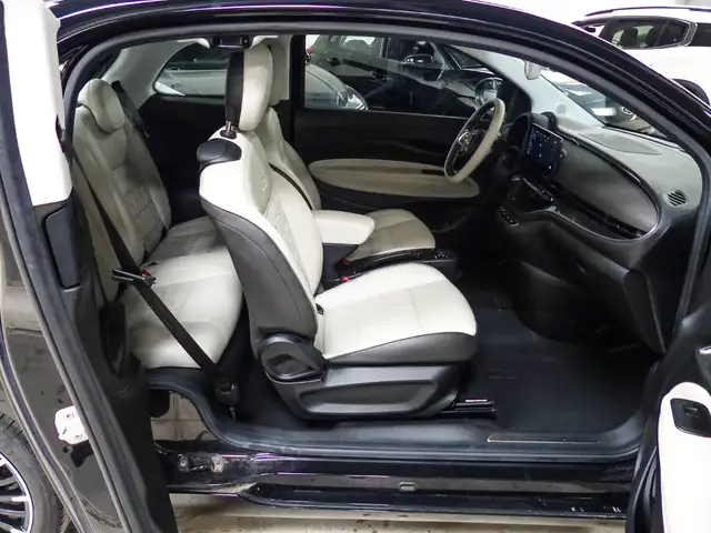 Fiat 500e view 16