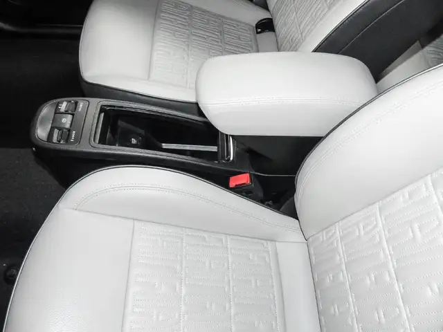 Fiat 500e view 9