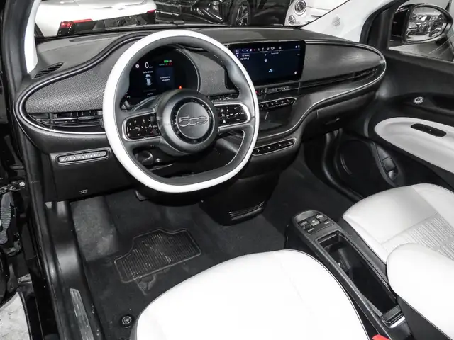 Fiat 500e view 5