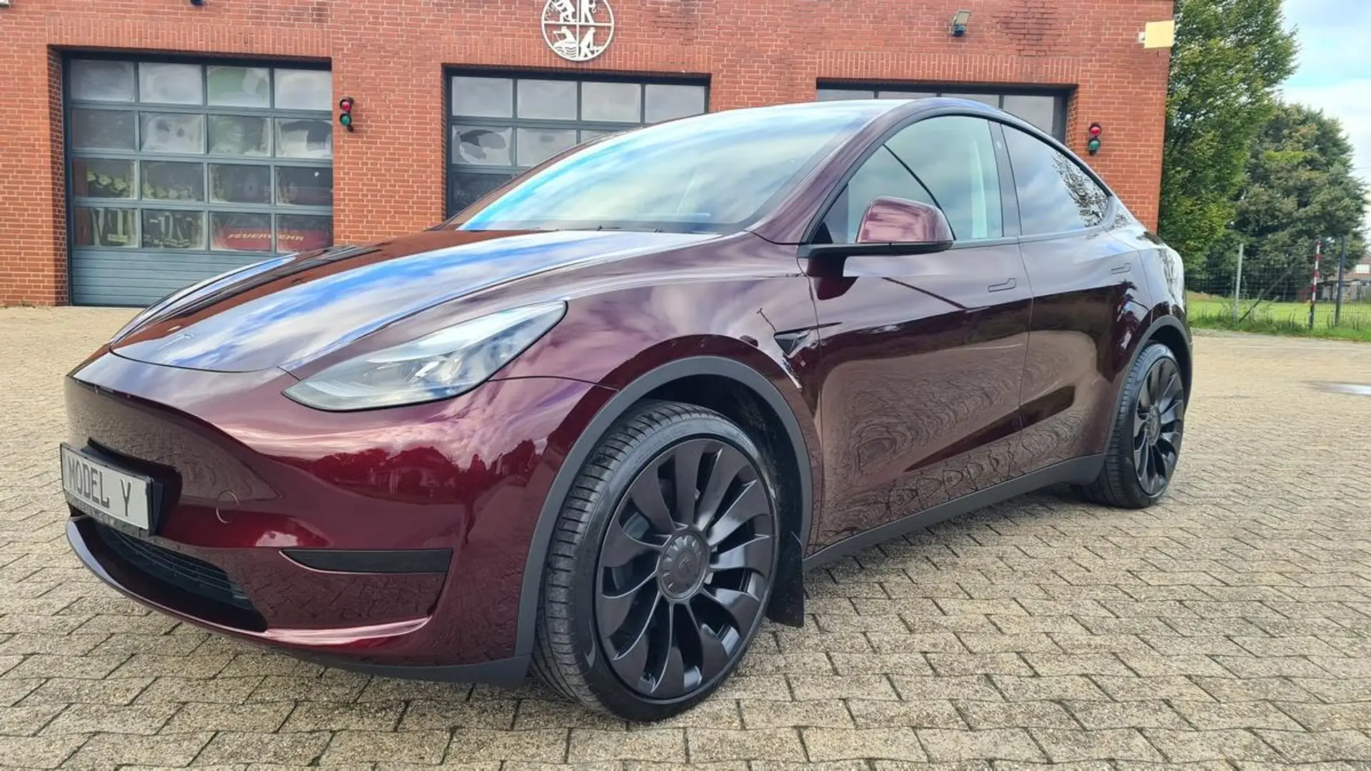 Tesla Model Y SR 2WD 19 BYD EAP AP AHK ab 3,99% Zinsen Rouge - 1