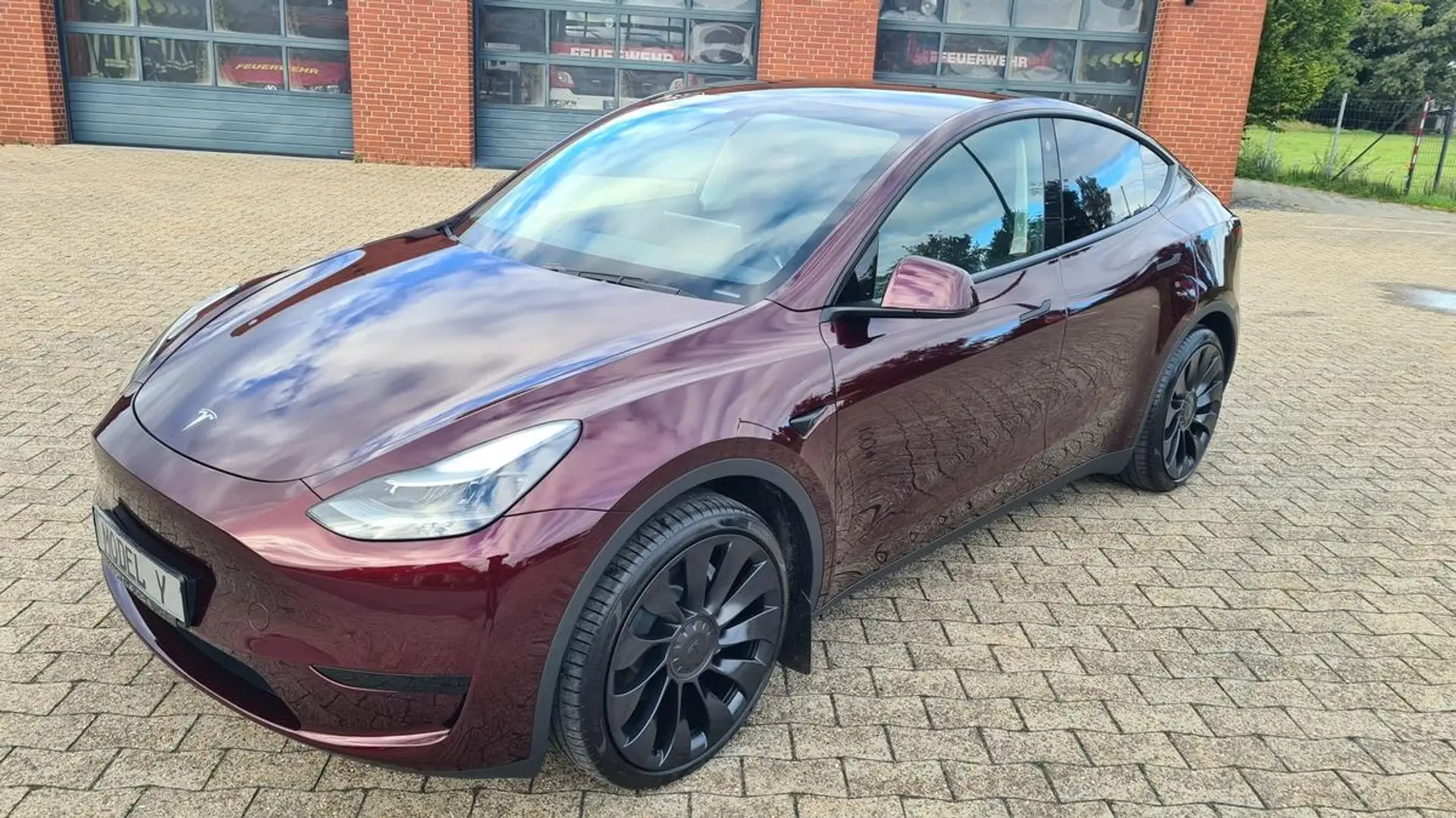 Tesla Model Y SR 2WD 19 BYD EAP AP AHK ab 3,99% Zinsen Rouge - 2