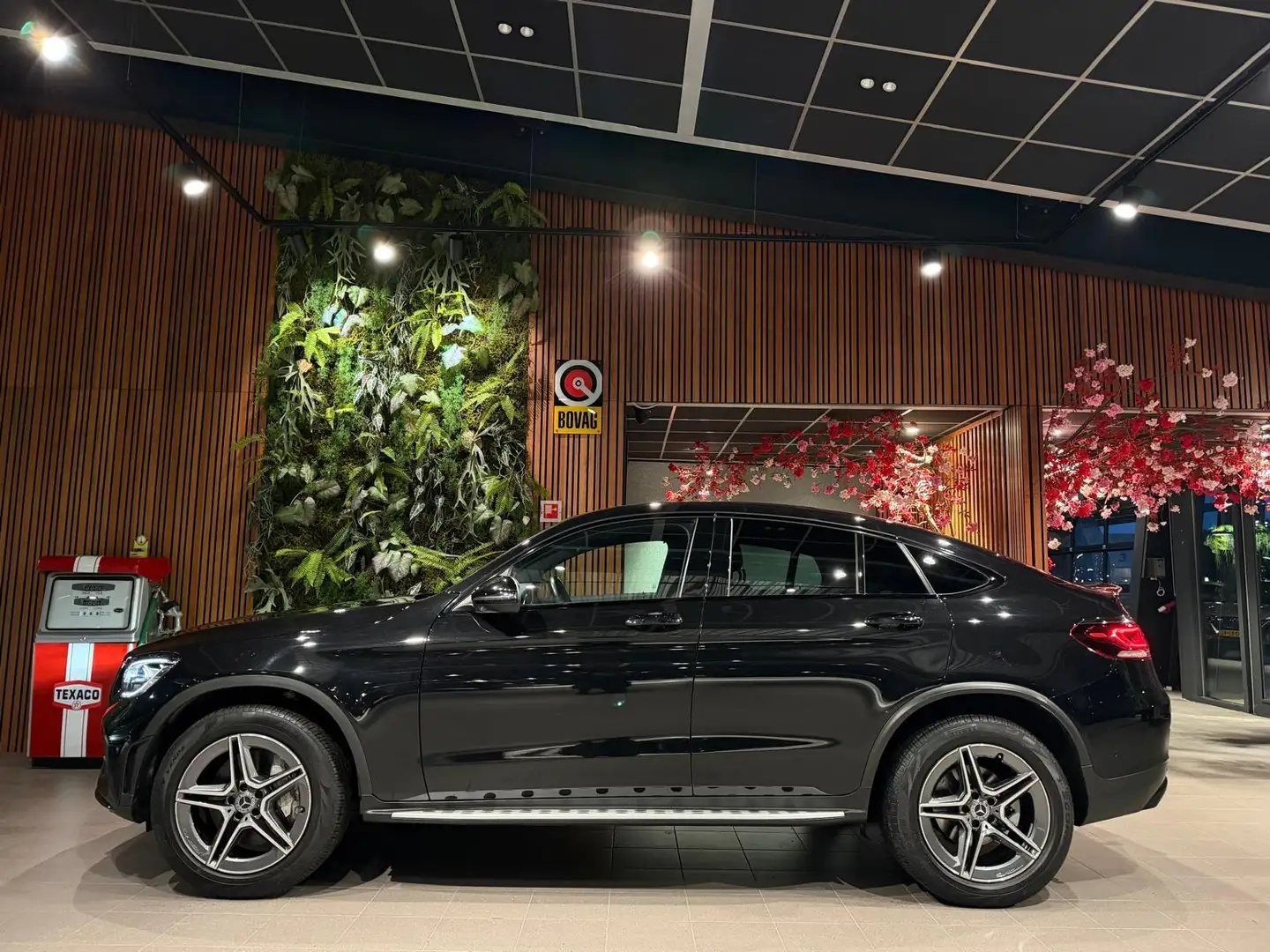Mercedes-Benz GLC 300 Coupé 300e 4MATIC Advantage AMG LIne Noir - 2
