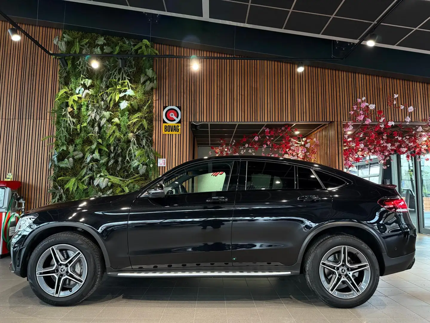 Mercedes-Benz GLC 300 Coupé 300e 4MATIC Advantage AMG LIne Schwarz - 2