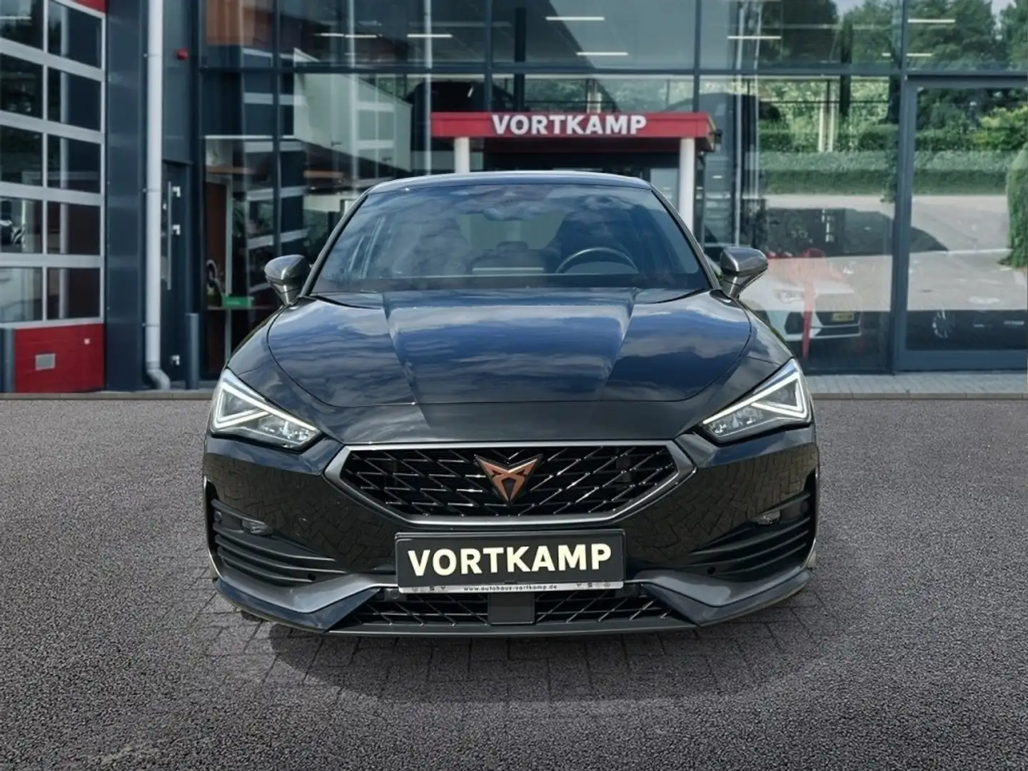 CUPRA Leon 1.4 TSI DSG VZ E-HYBRID CAMERA/NAVI/ACC/CARPLAY/ST Zwart - 2