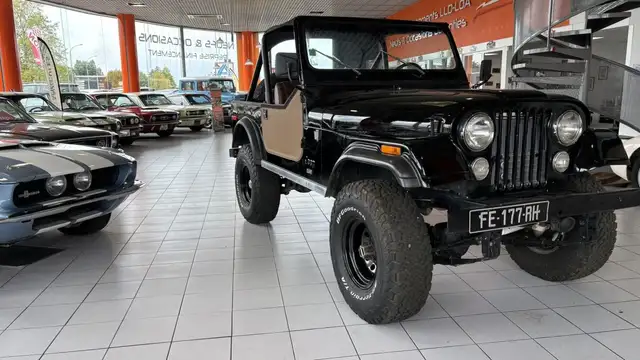 Jeep CJ-7 CJ 7 304 CI V8 QUADRATRAC NOIRE 1976