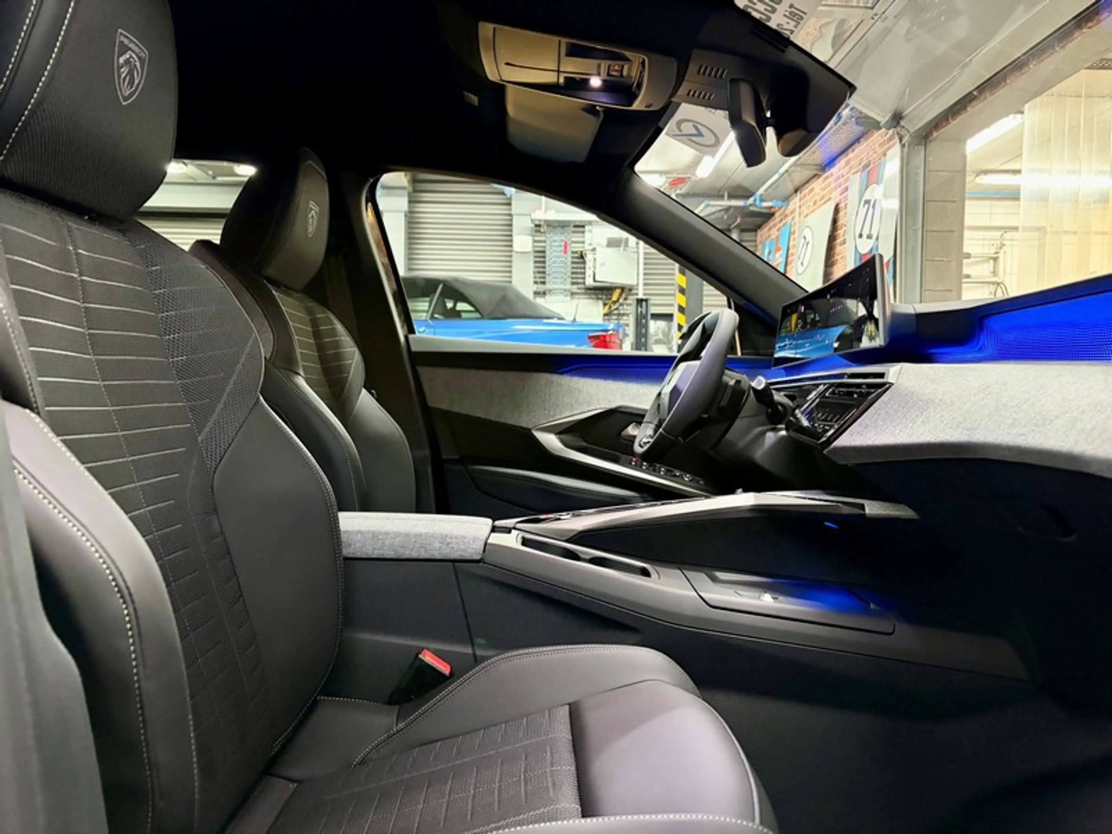 Peugeot 5008 5008 1.2 Hybrid 145cv Auto GT (Neuf) — photo 8