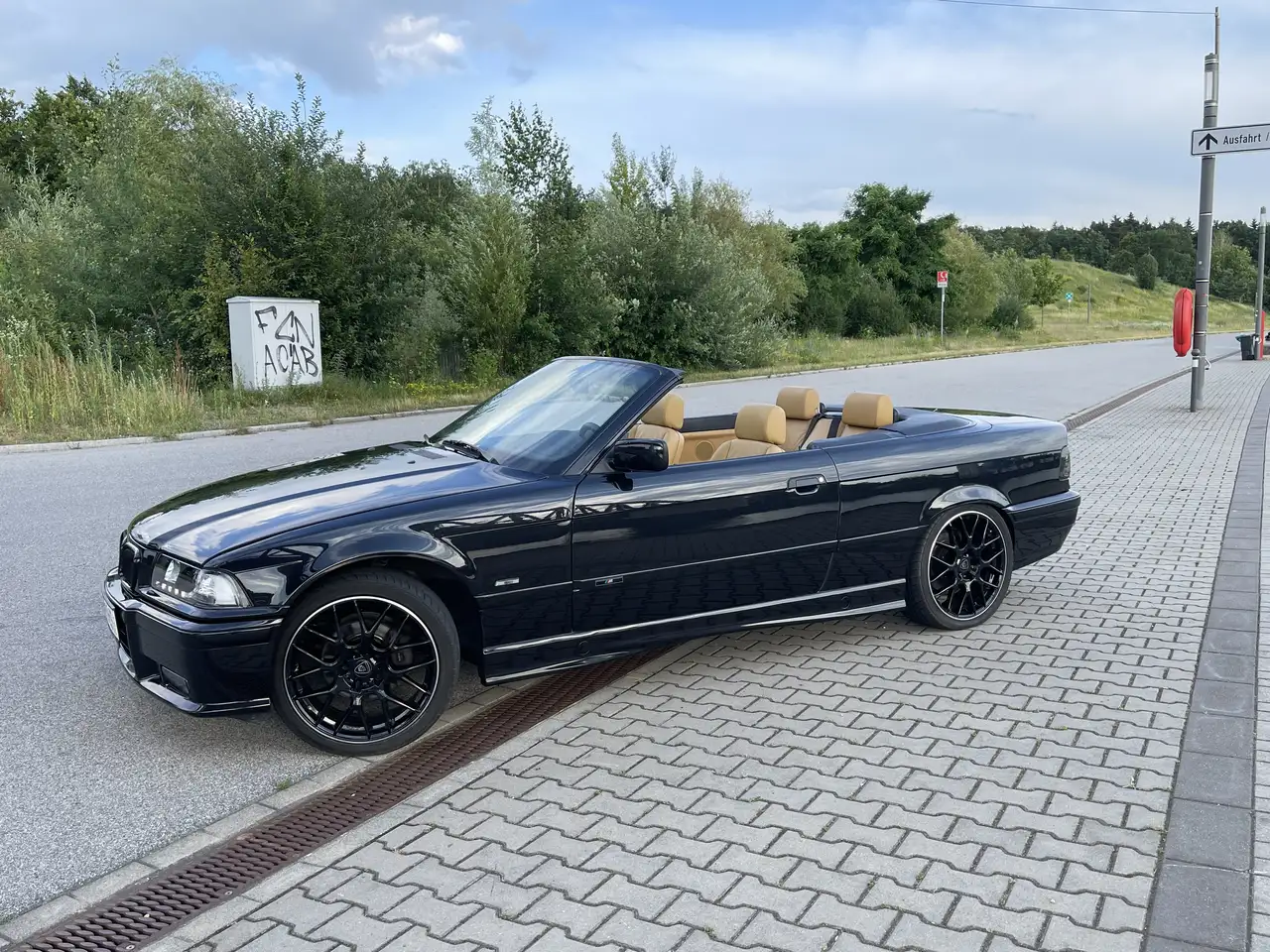 BMW 320i, foto 2