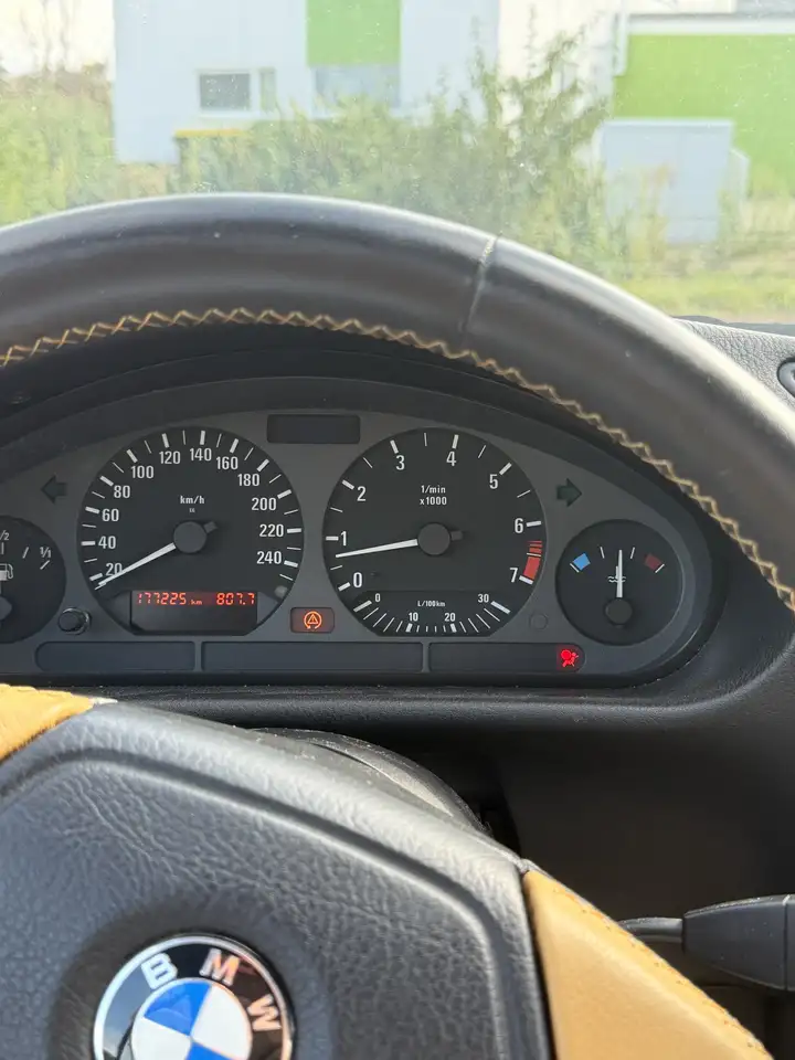 BMW 320i, foto 10