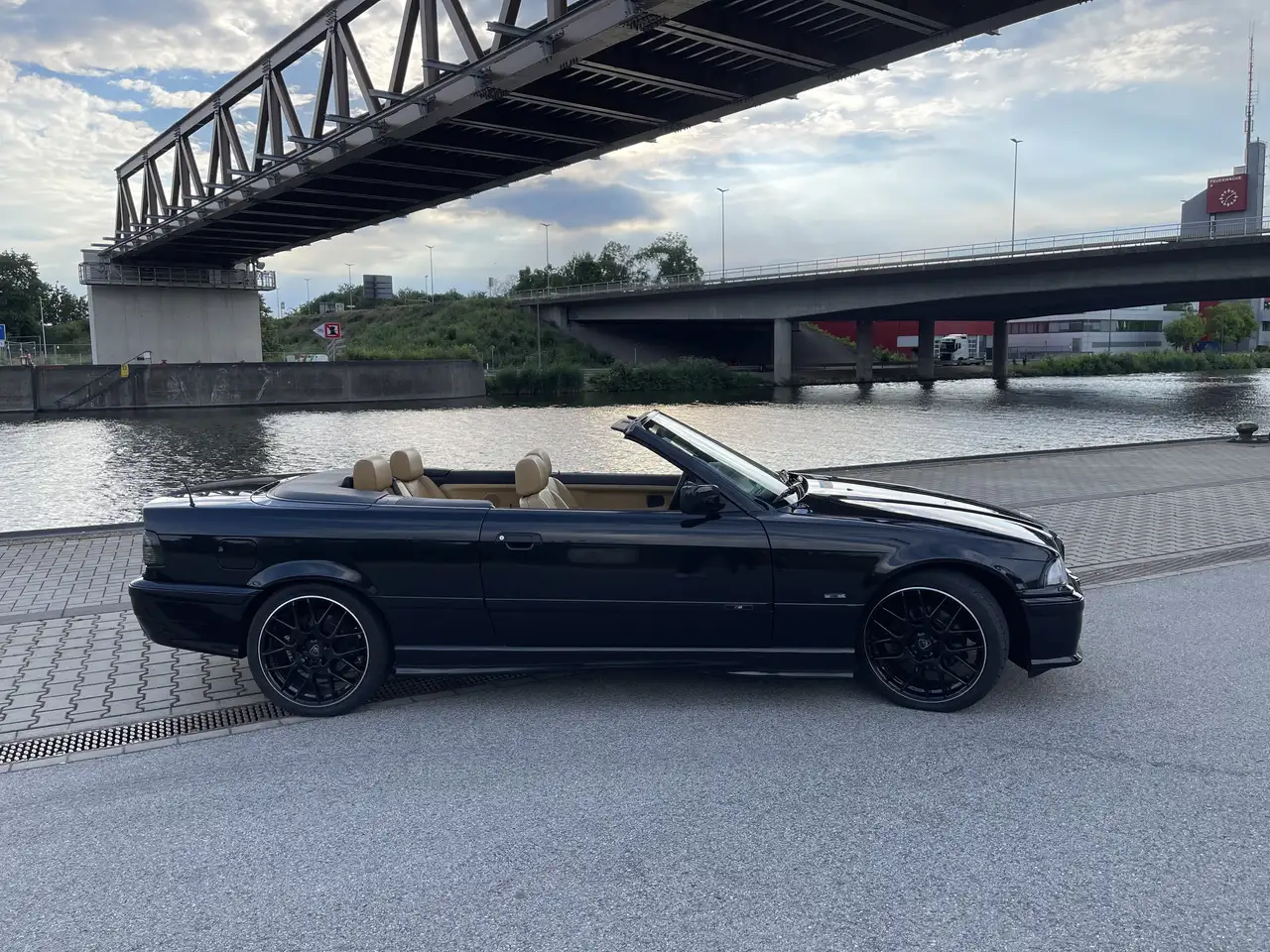 BMW 320i, foto 1