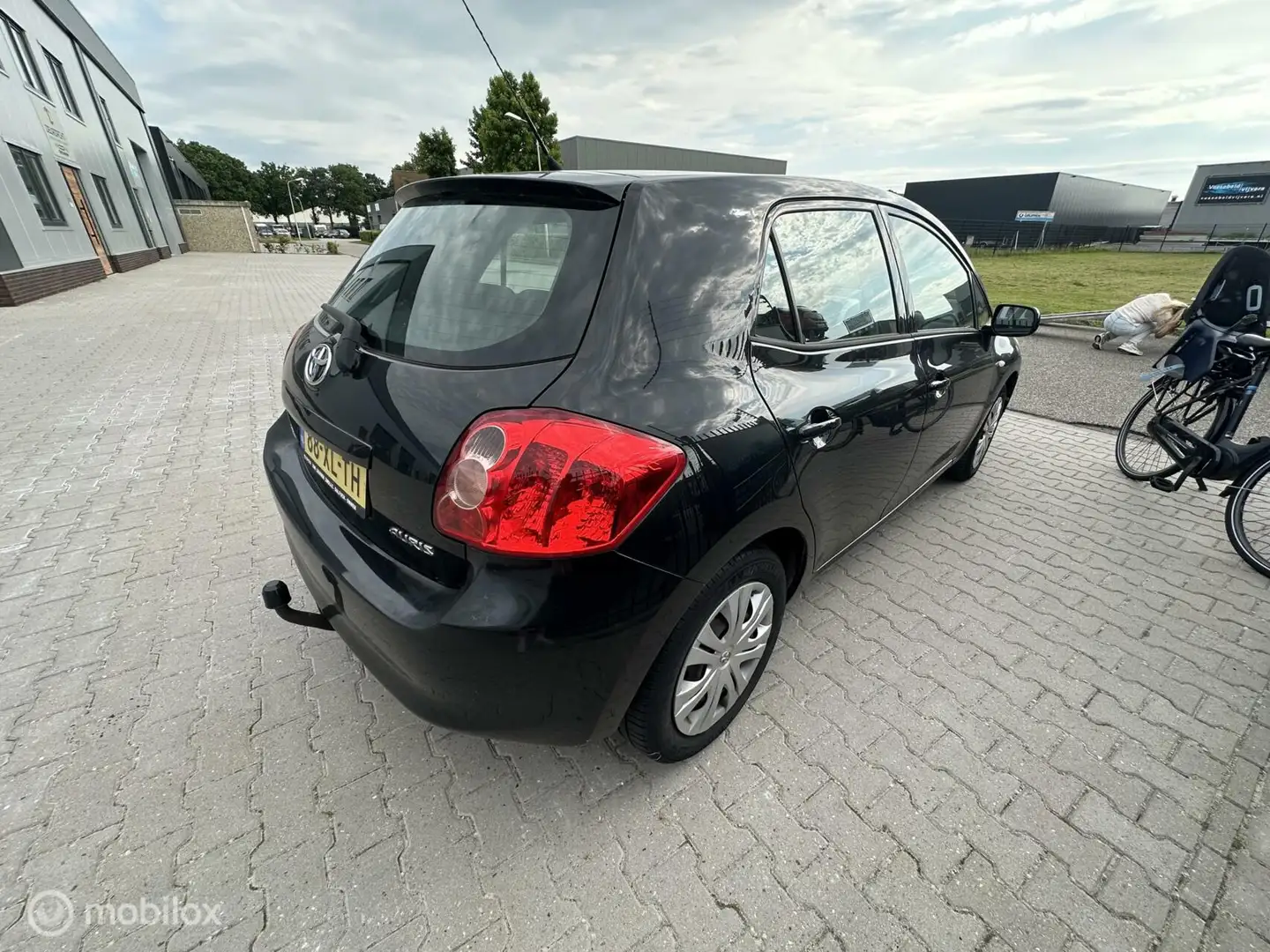 Toyota Auris 1.6-16V Luna 110.000 km nap Negru - 2