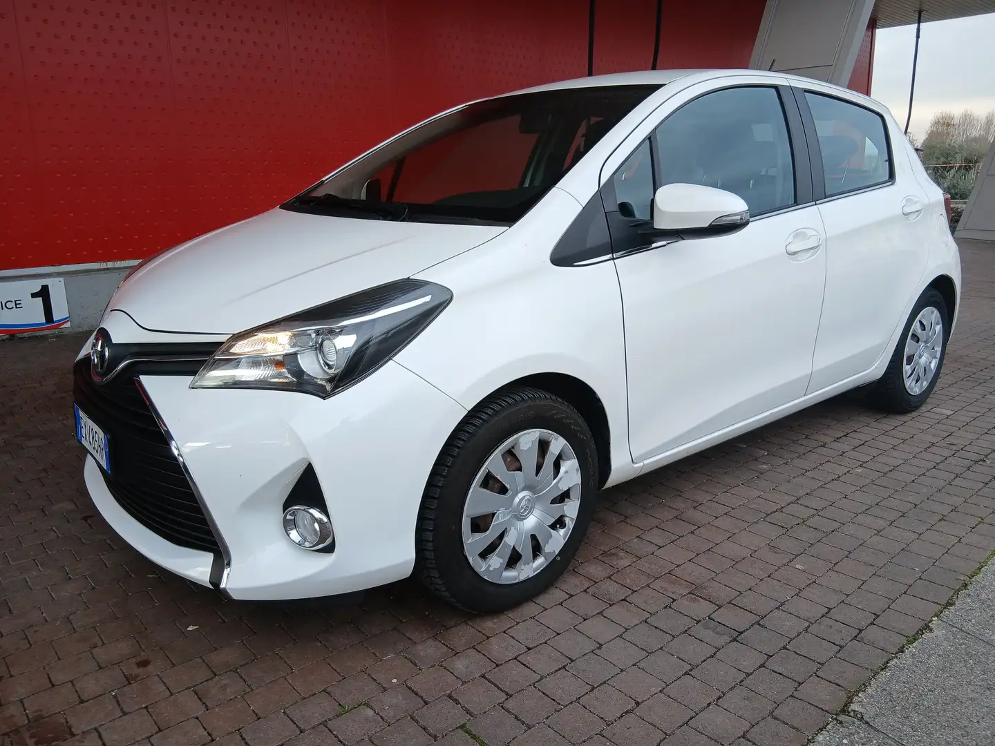 Toyota Yaris 1.0 Active unico prop. tua a € 185 mese Bianco - 2