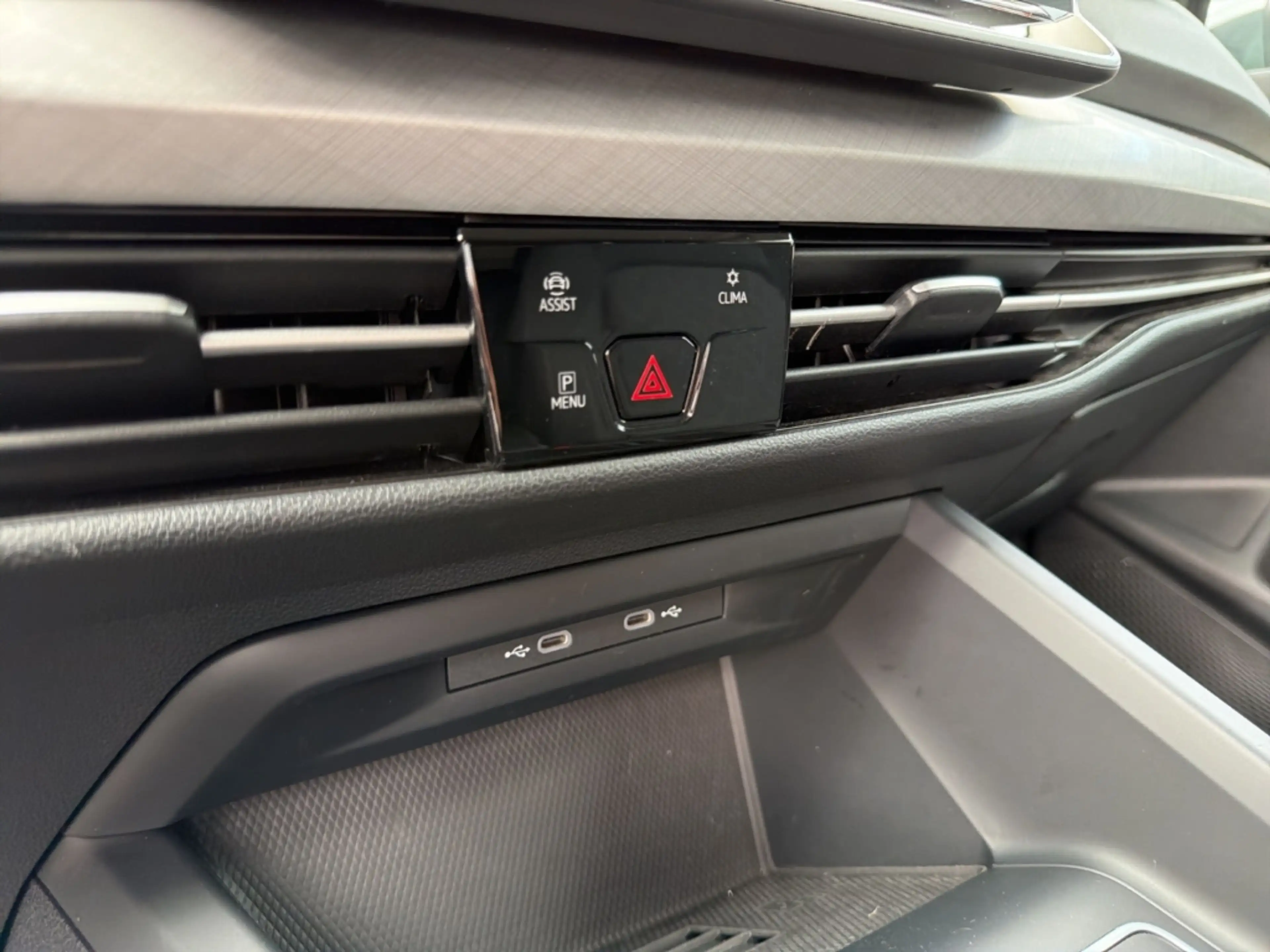 Volkswagen Golf VIII 110 kW 1.5 eTSI DSG Life+Sitzhzg+Lenkradhzg+K — photo 13
