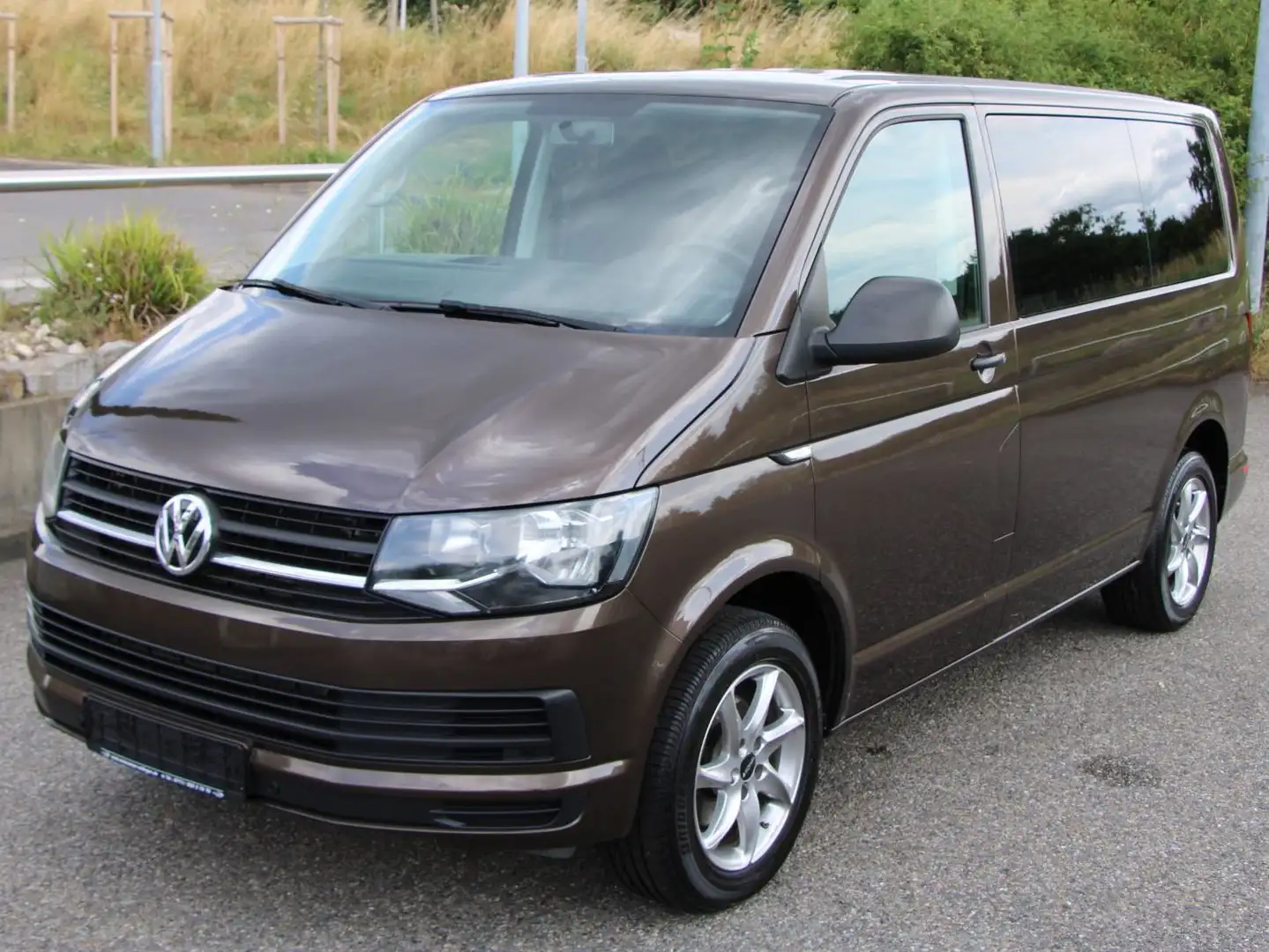 Volkswagen T6 Multivan TDI Trendline 150 PS /AHK /Klimaautomatik /7-Sitze Marrón - 1