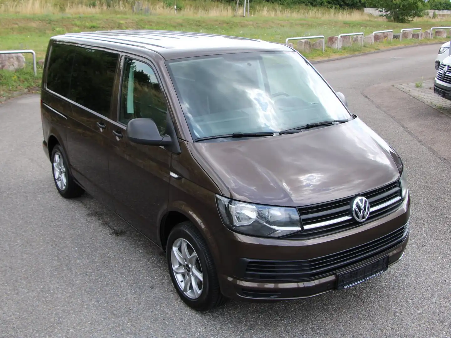 Volkswagen T6 Multivan TDI Trendline 150 PS /AHK /Klimaautomatik /7-Sitze Marrón - 2