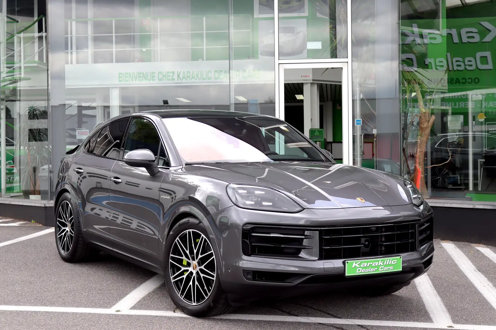 Porsche Cayenne COUPE E-HYBRID 3.0 V6 470CV TOIT PANO FULL TVAC Gris - 1