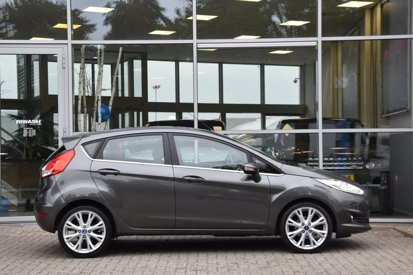 Ford Fiesta 1.0 EcoBoost Titanium Airco Navi. Pdc Start Stop 1 Grijs - 2