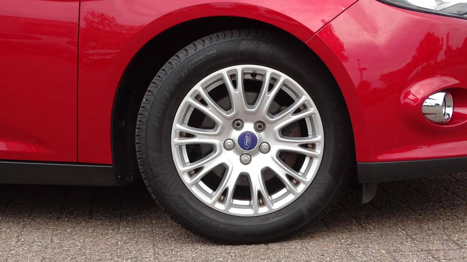 Ford Focus 1.0 EcoBoost Titanium ST Line Navi LM Clima Afn. T Rojo - 2