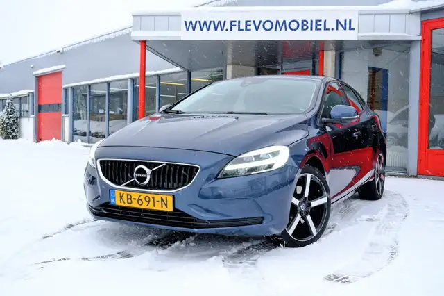 Volvo V40 2.0 T2 Momentum Navi|LED|LMV|Standkachel|Cam