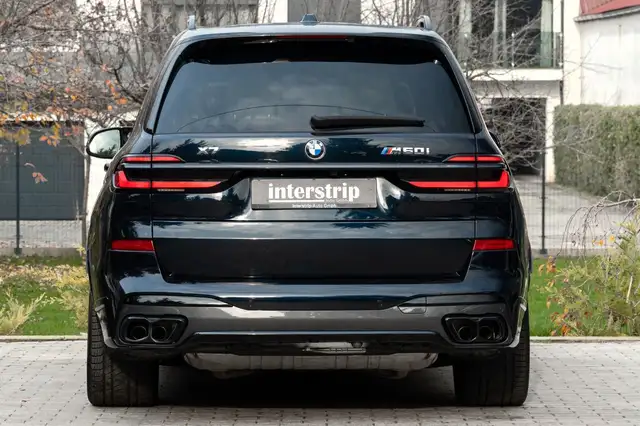 BMW X7 view 5