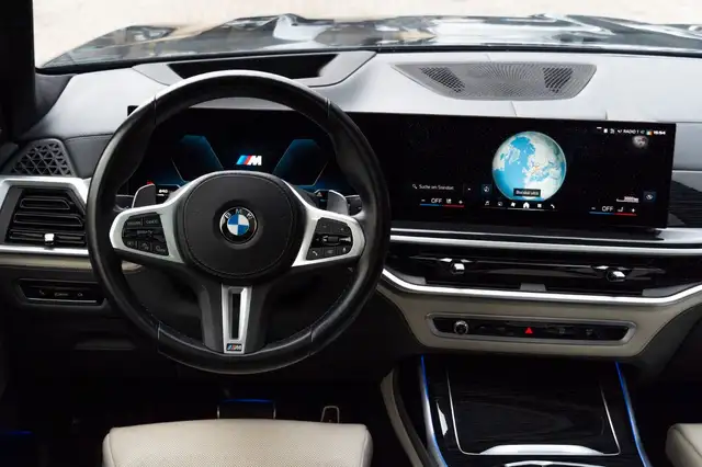 BMW X7 view 9