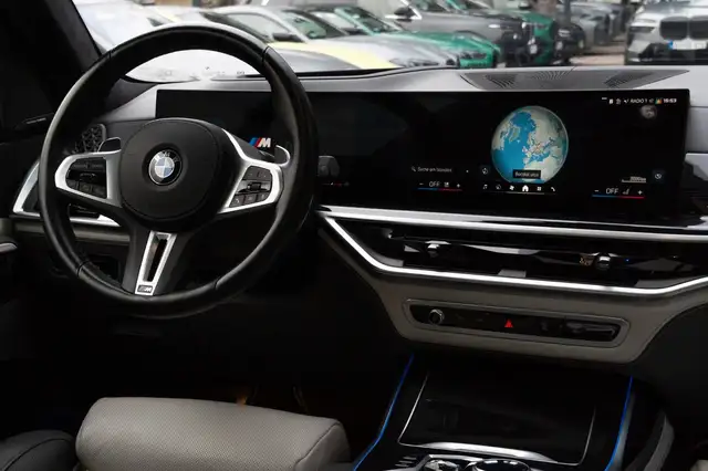BMW X7 view 10