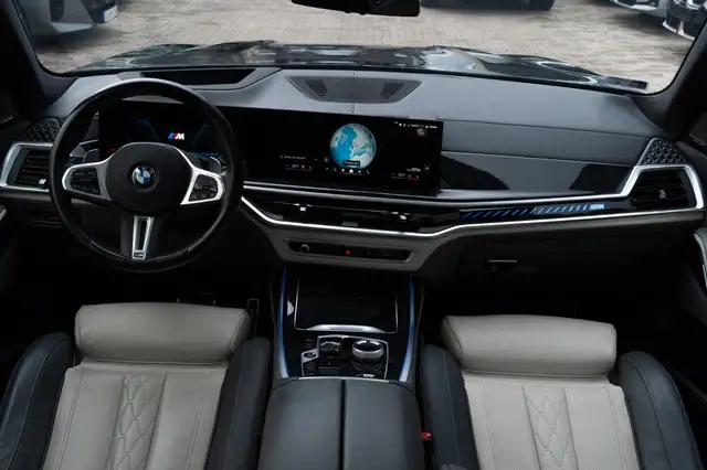 BMW X7 view 11