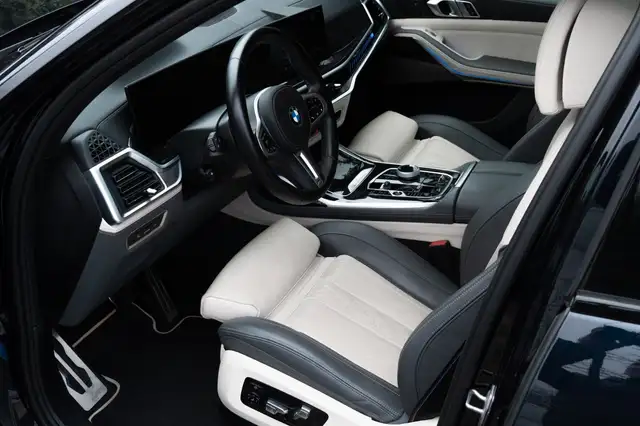BMW X7 view 7