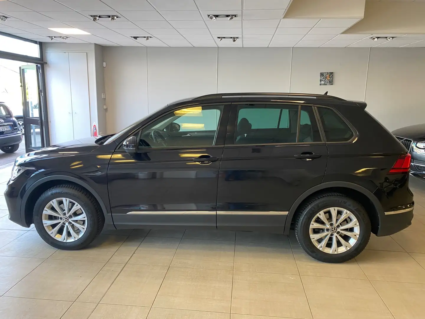 Volkswagen Tiguan 2.0 TDI 150 CV SCR DSG Life Schwarz - 2