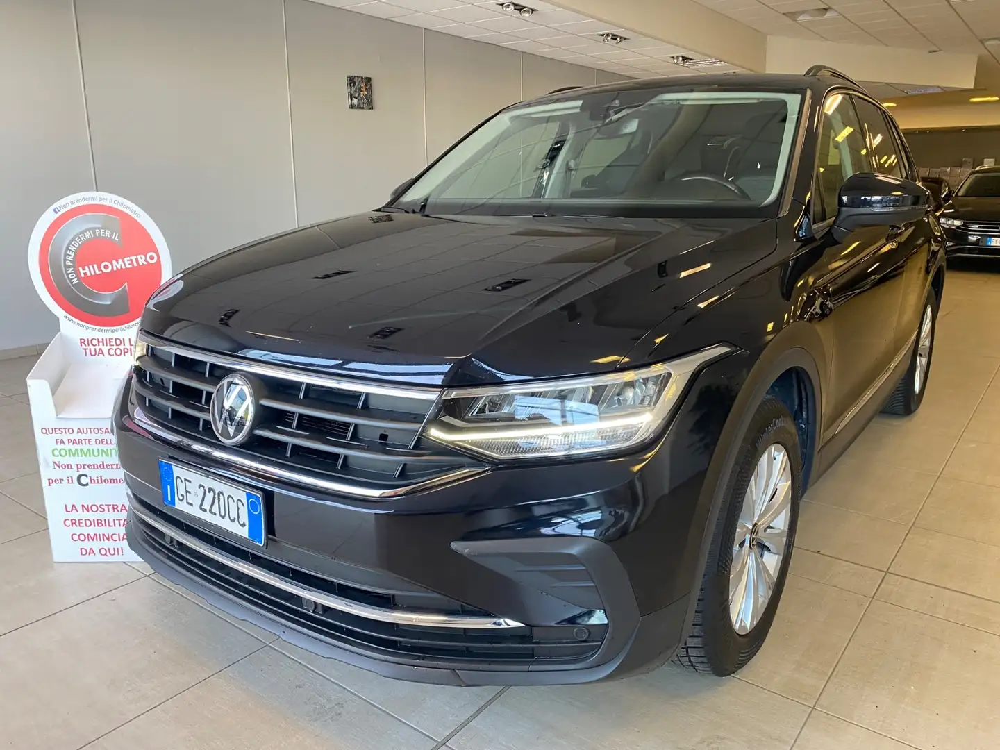 Volkswagen Tiguan 2.0 TDI 150 CV SCR DSG Life Schwarz - 1