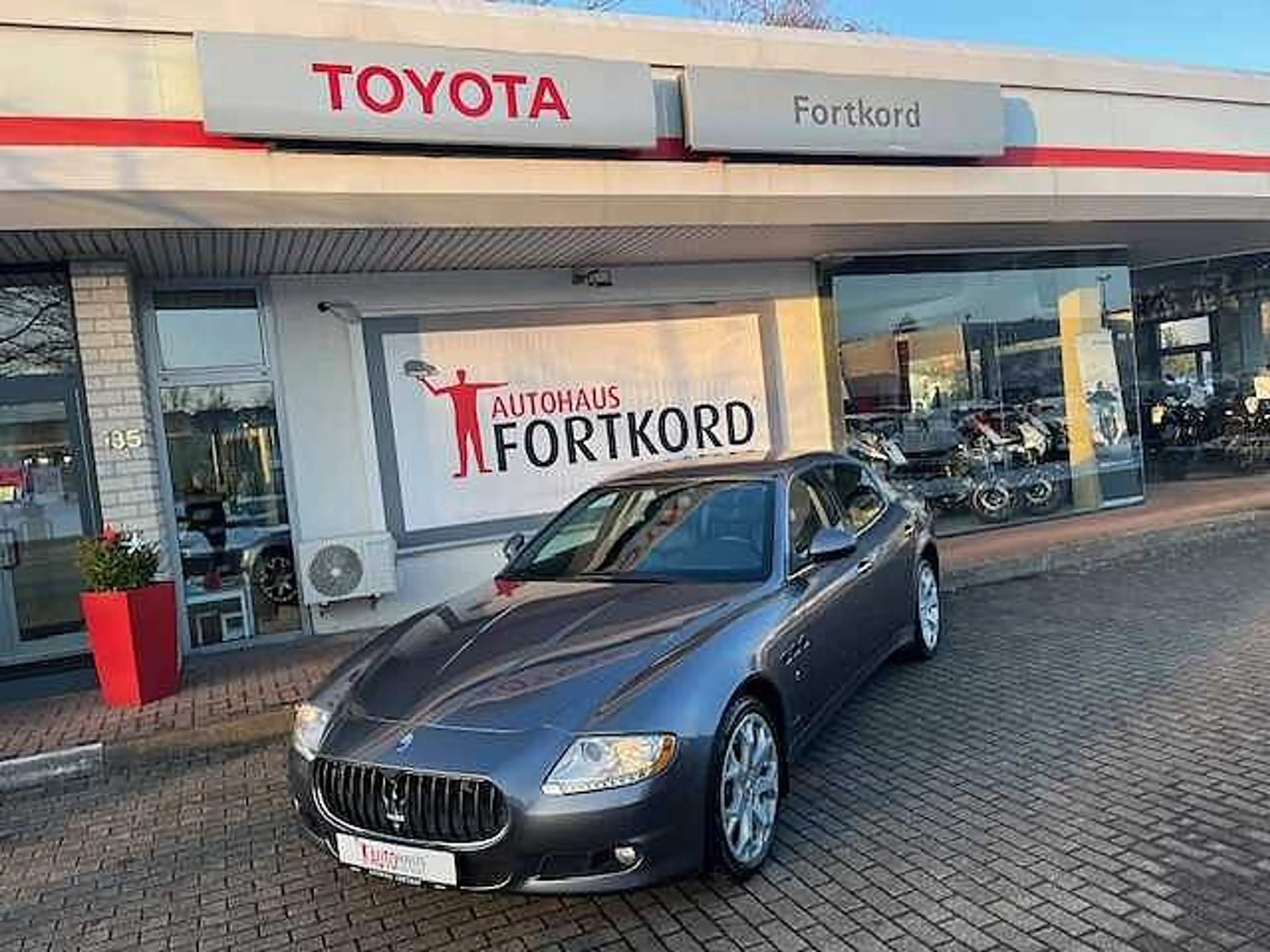 Maserati Quattroporte V Automatik - NAVI, BOSE, SZ, PDC ... - — photo 7